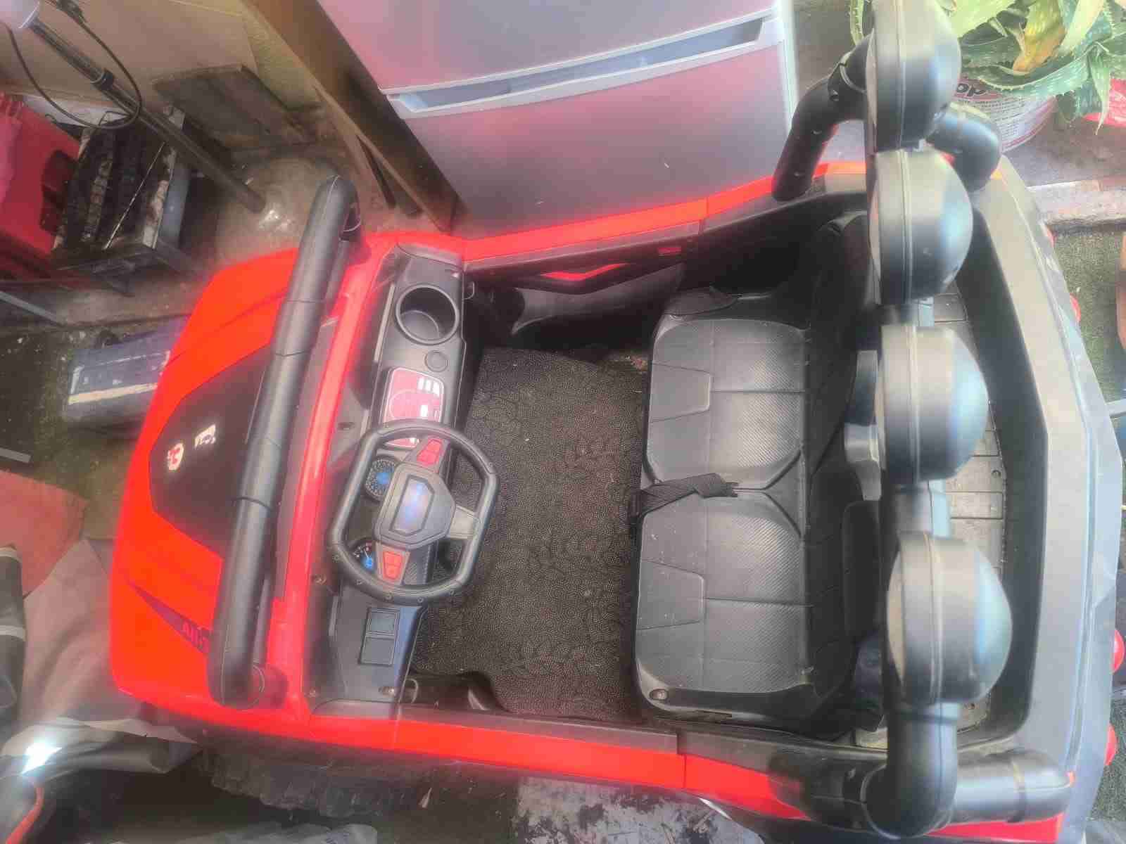 Auto eléctrico infantil rojo a control remoto - 3