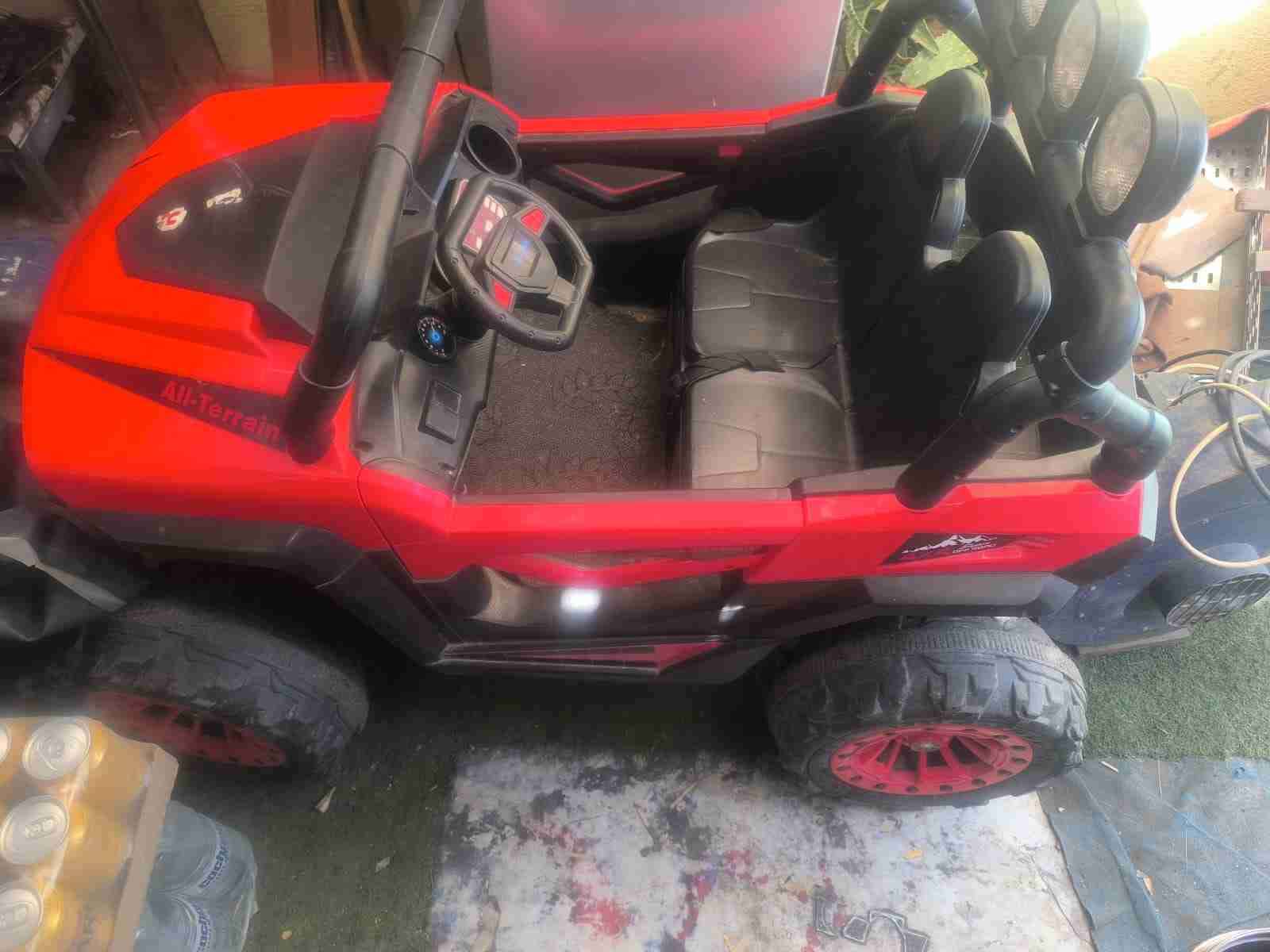 Auto eléctrico infantil rojo a control remoto - 5