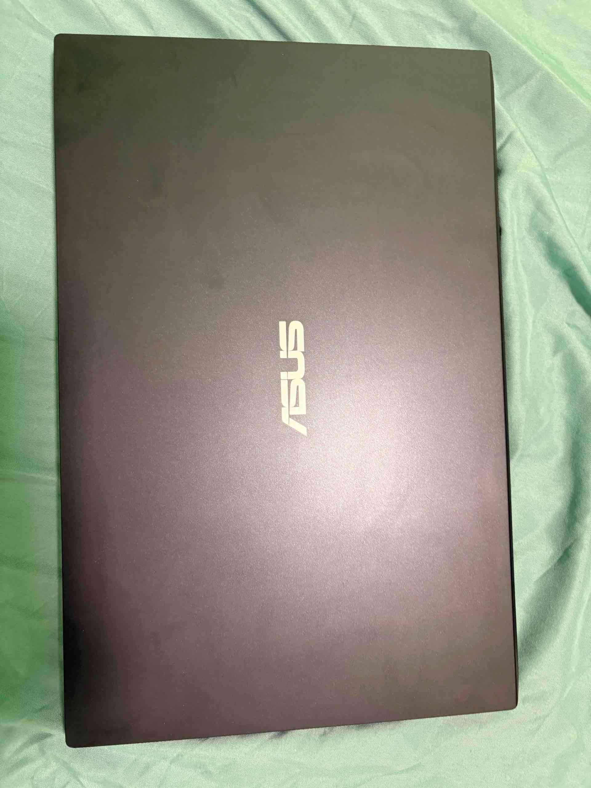 Laptop asus expertbook en buen estado - miniatura 1