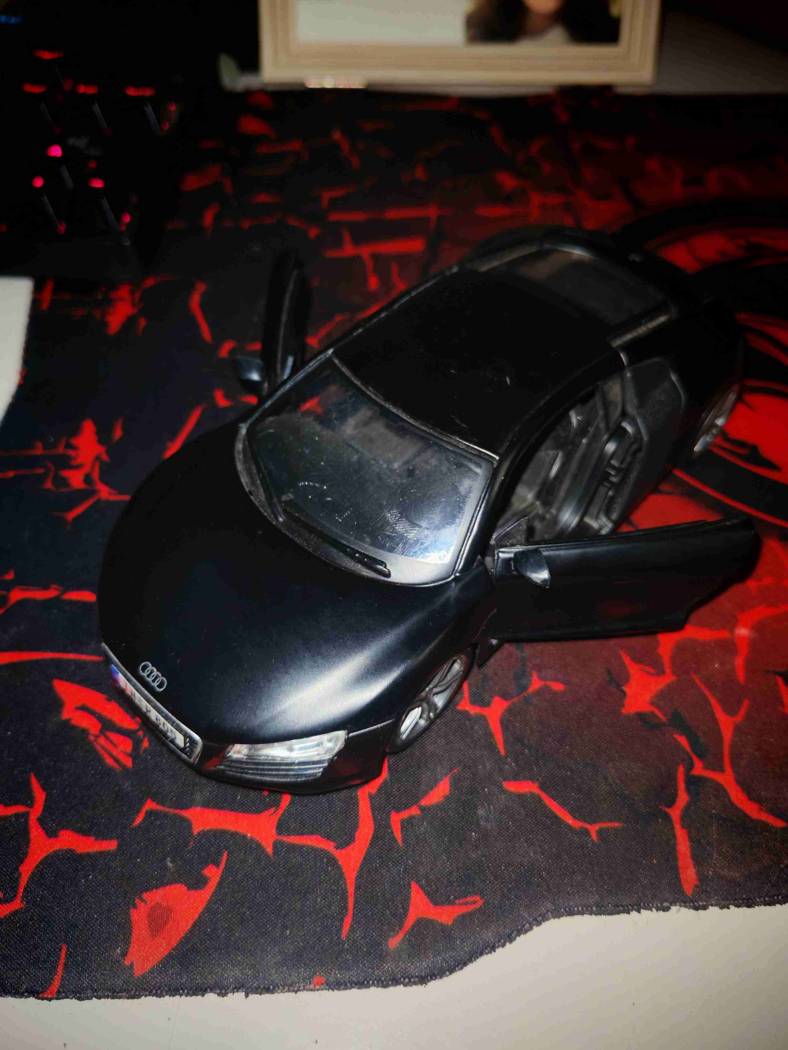 Modelo a escala Audi marca maisto - miniatura 1