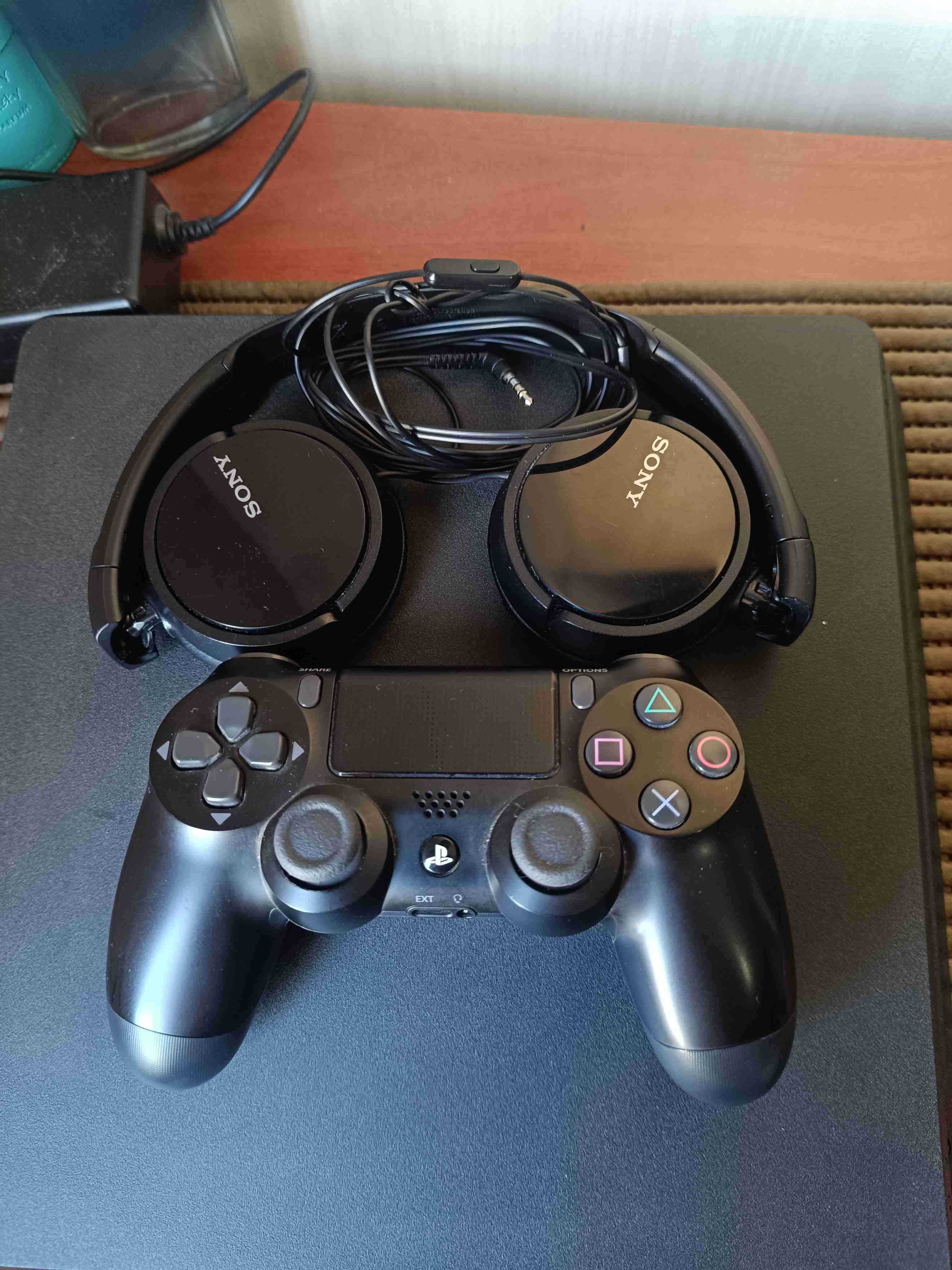 Playstation 4 Slim 1TB - miniatura 1