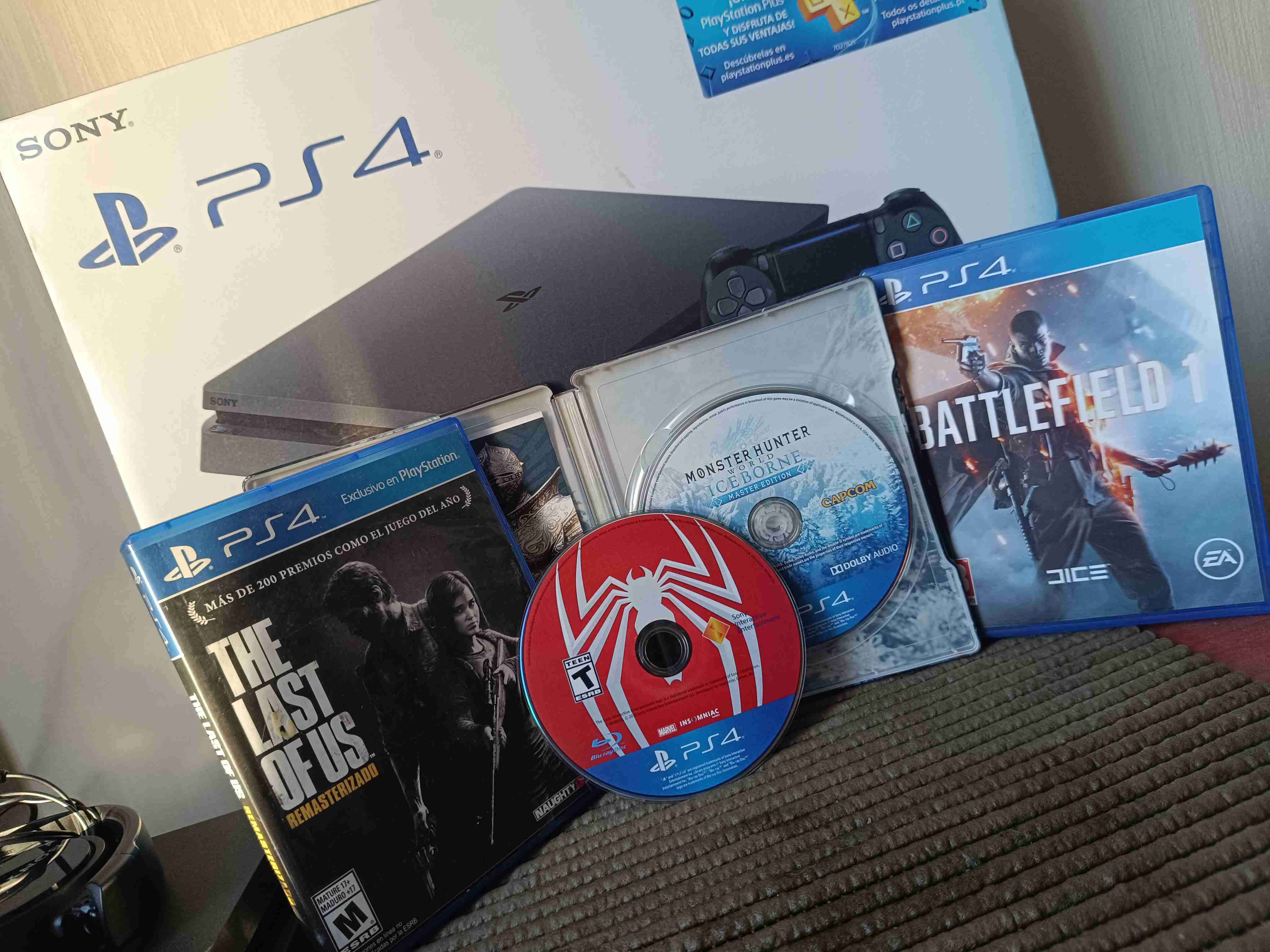 Playstation 4 Slim 1TB - miniatura 2