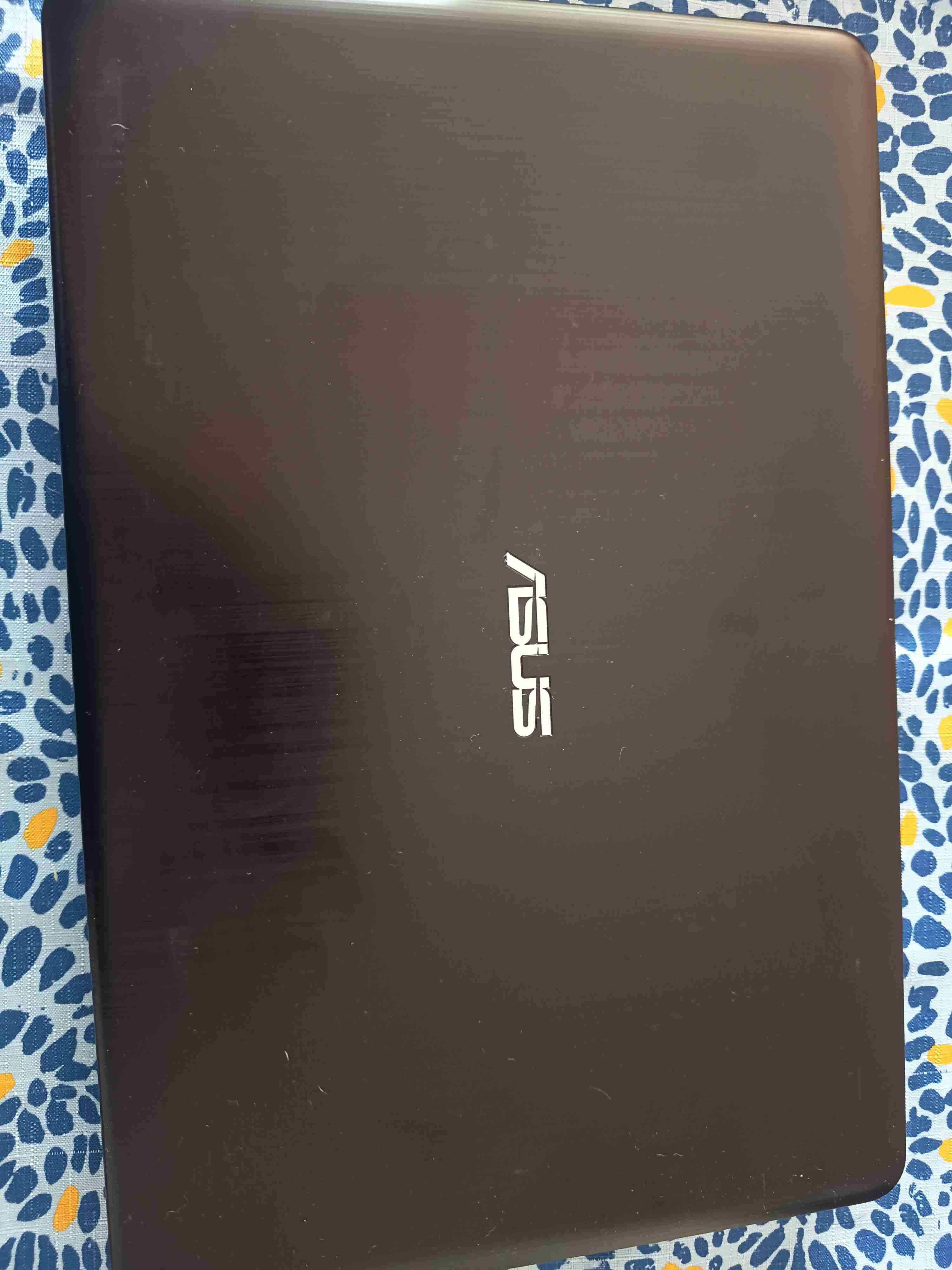 Laptop ASUS VivoBook usada - miniatura 2