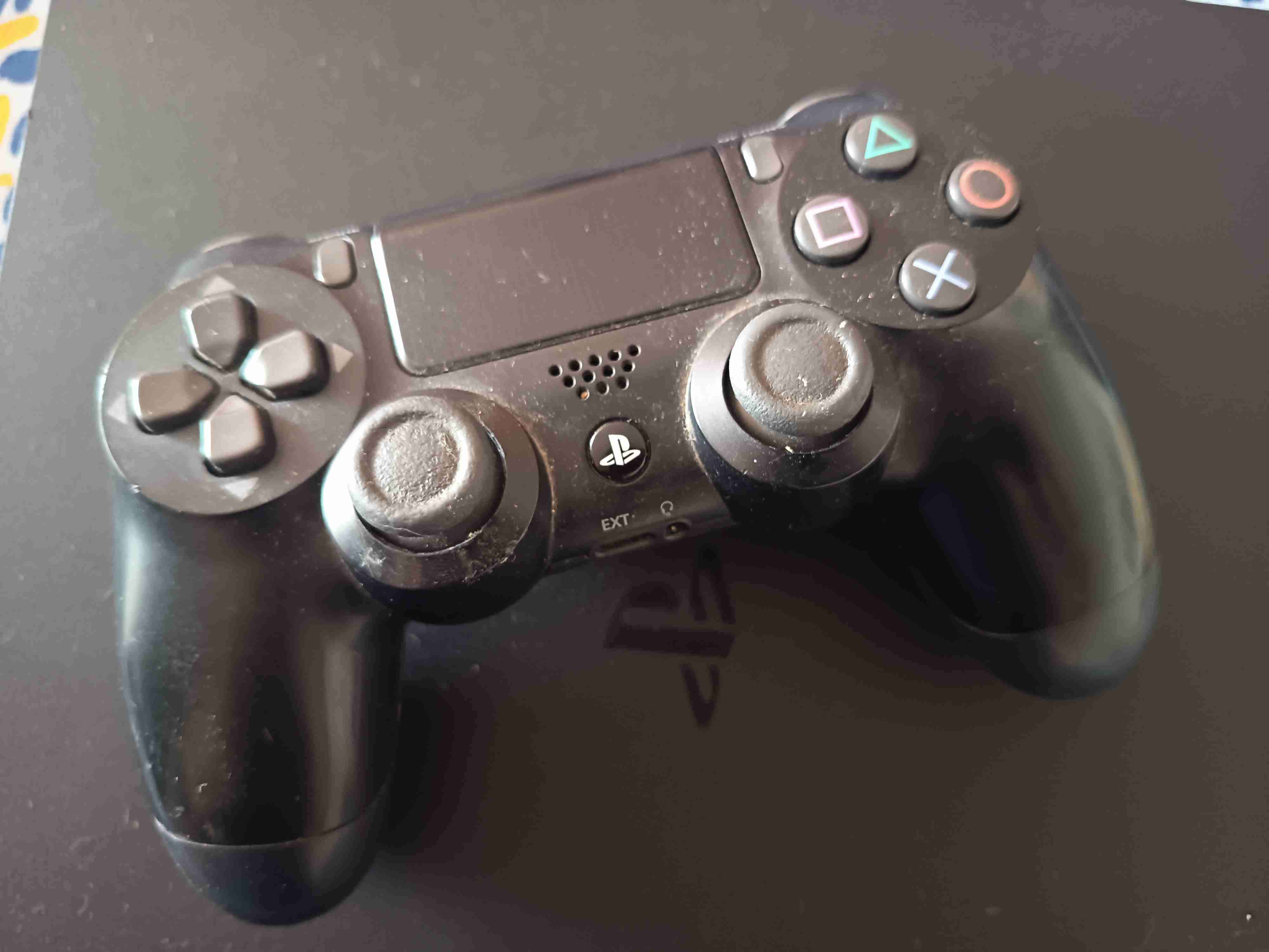 Consola PlayStation 4 con control - miniatura 2