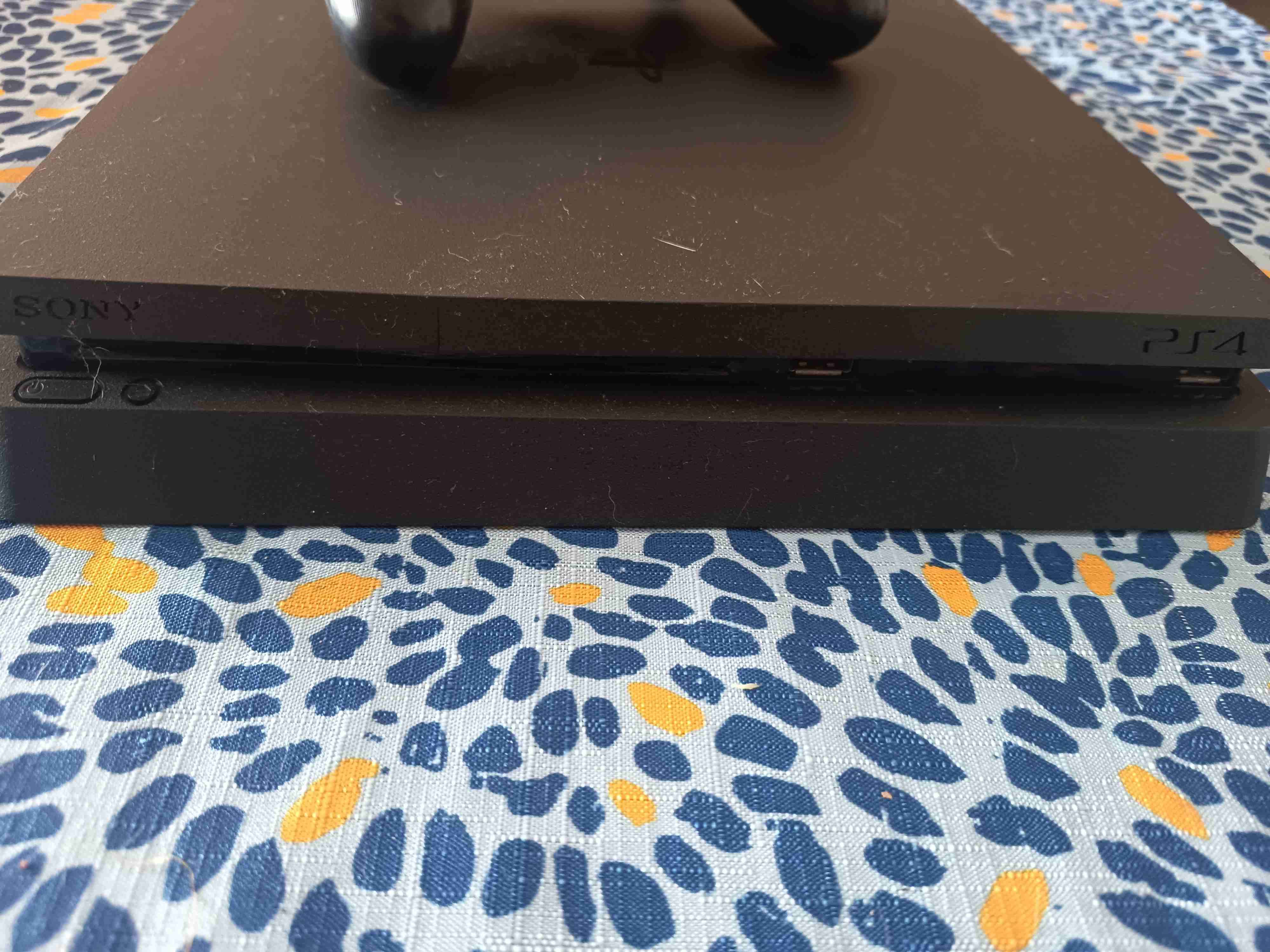 Consola PlayStation 4 con control - miniatura 3