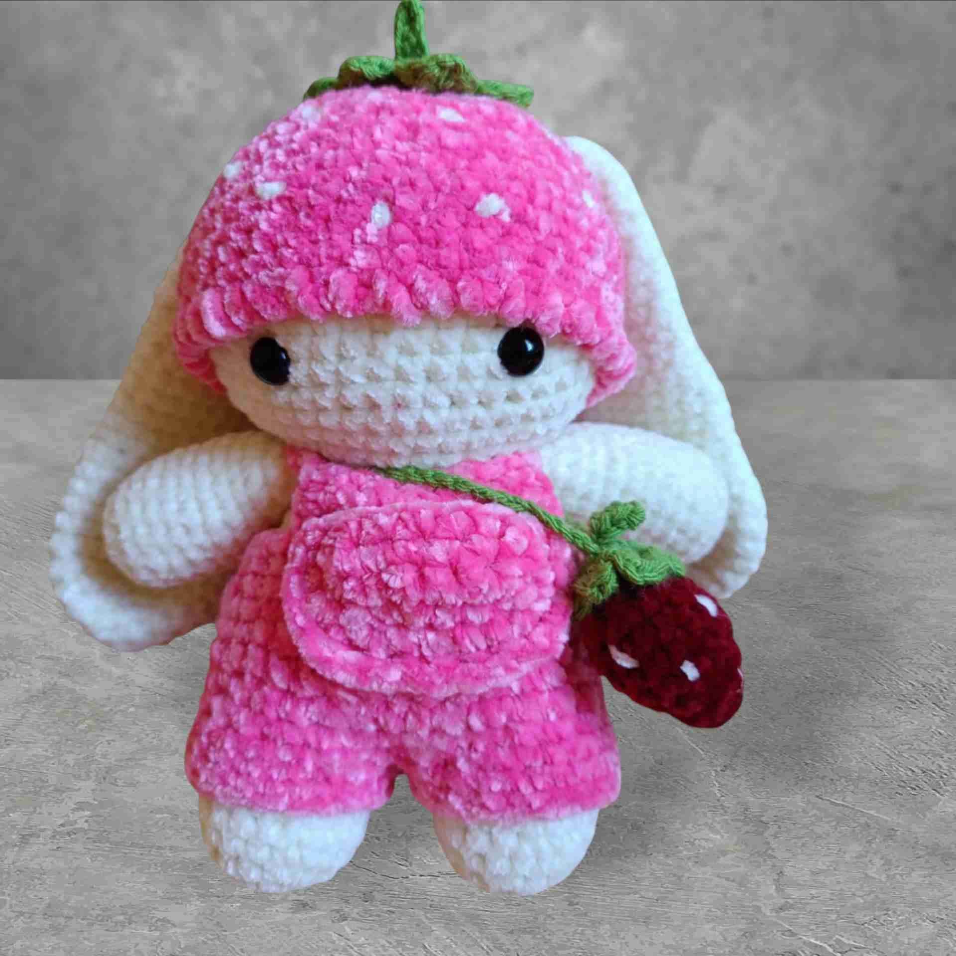 Conejita amigurumi de fresa - miniatura 1