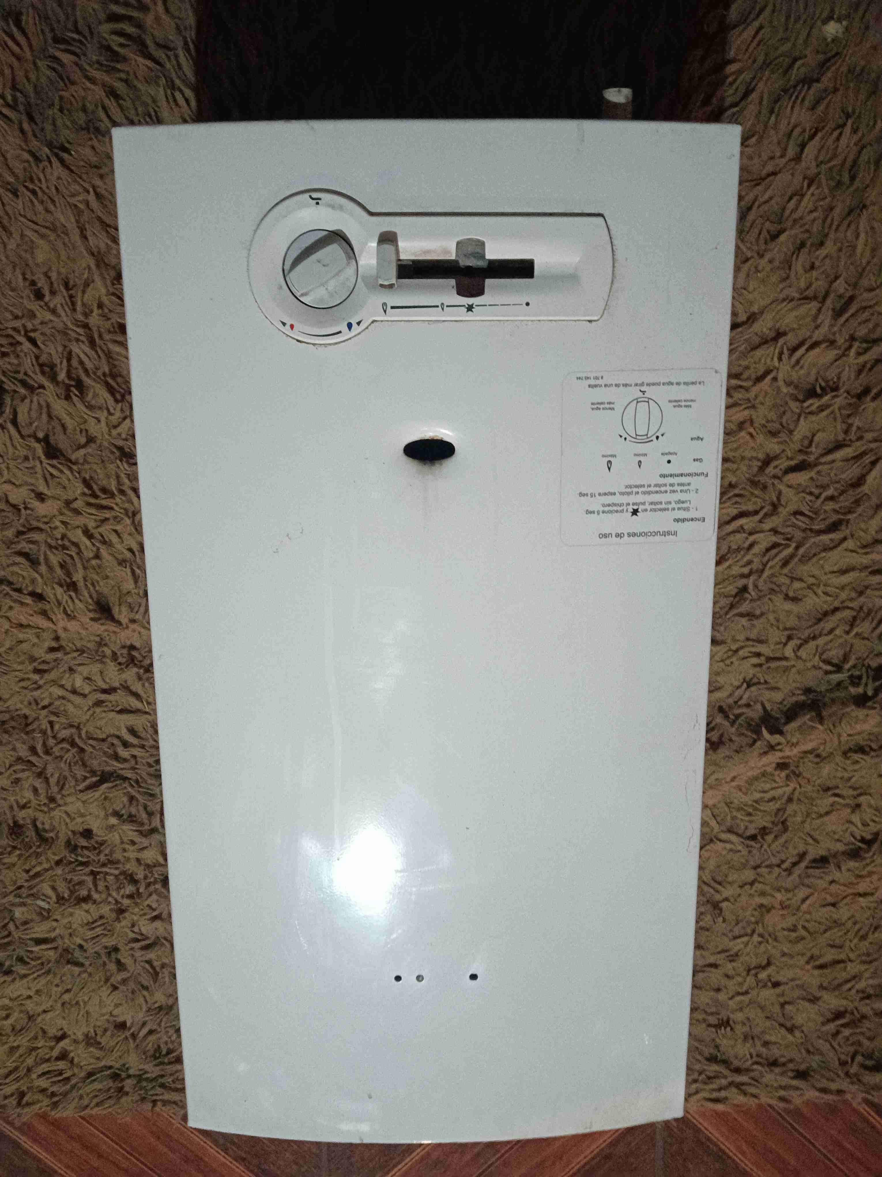 Calefón de gas blanco - miniatura 1