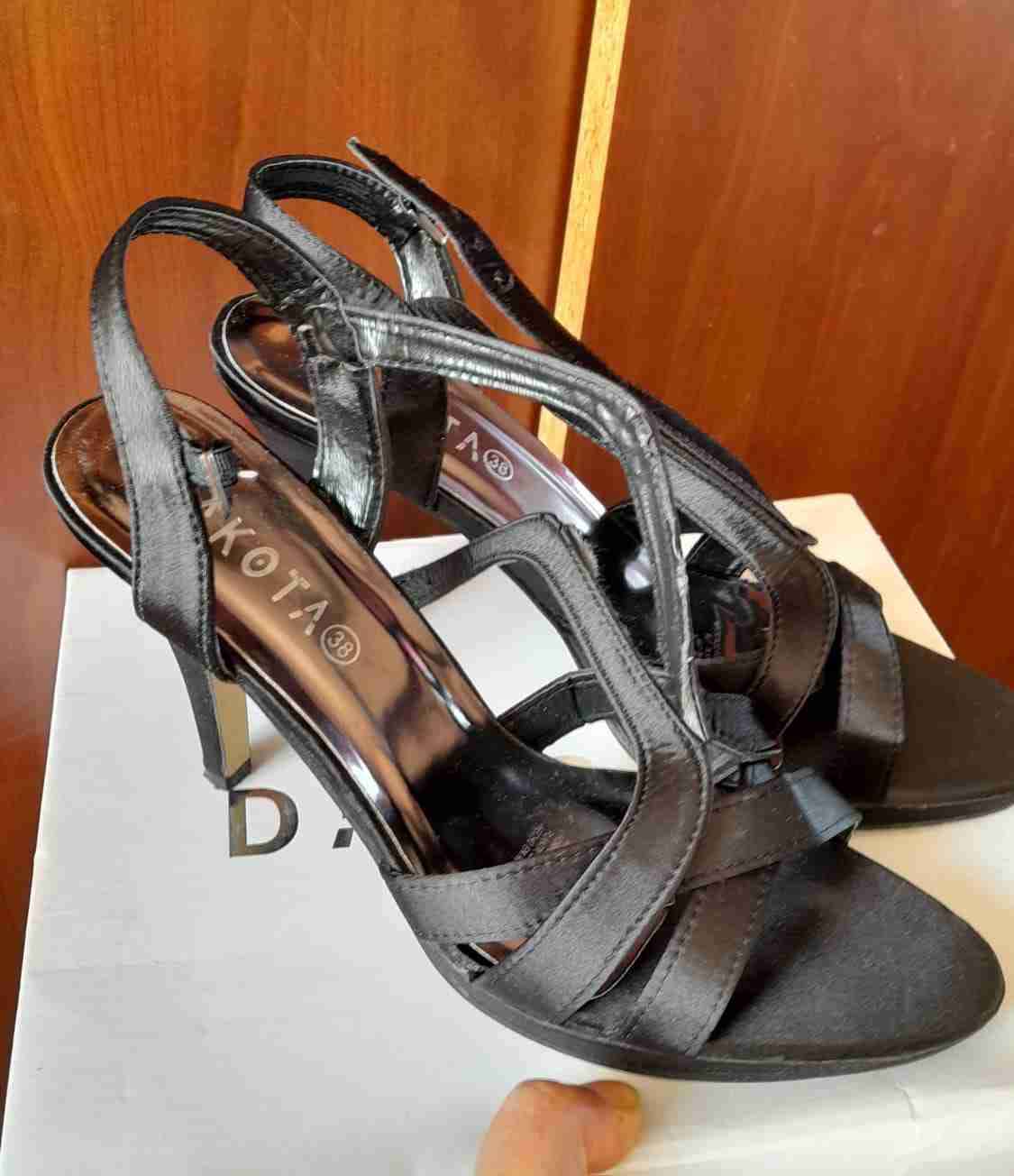 Sandalias negras de taco alto n38 - miniatura 1