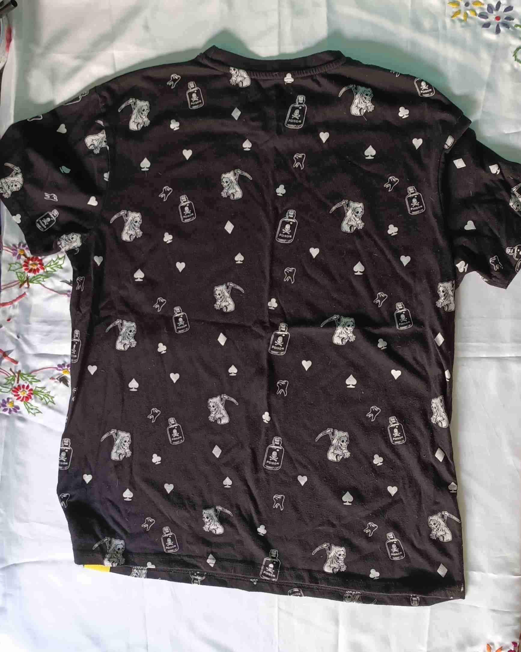 Polera negra con estampado - 2