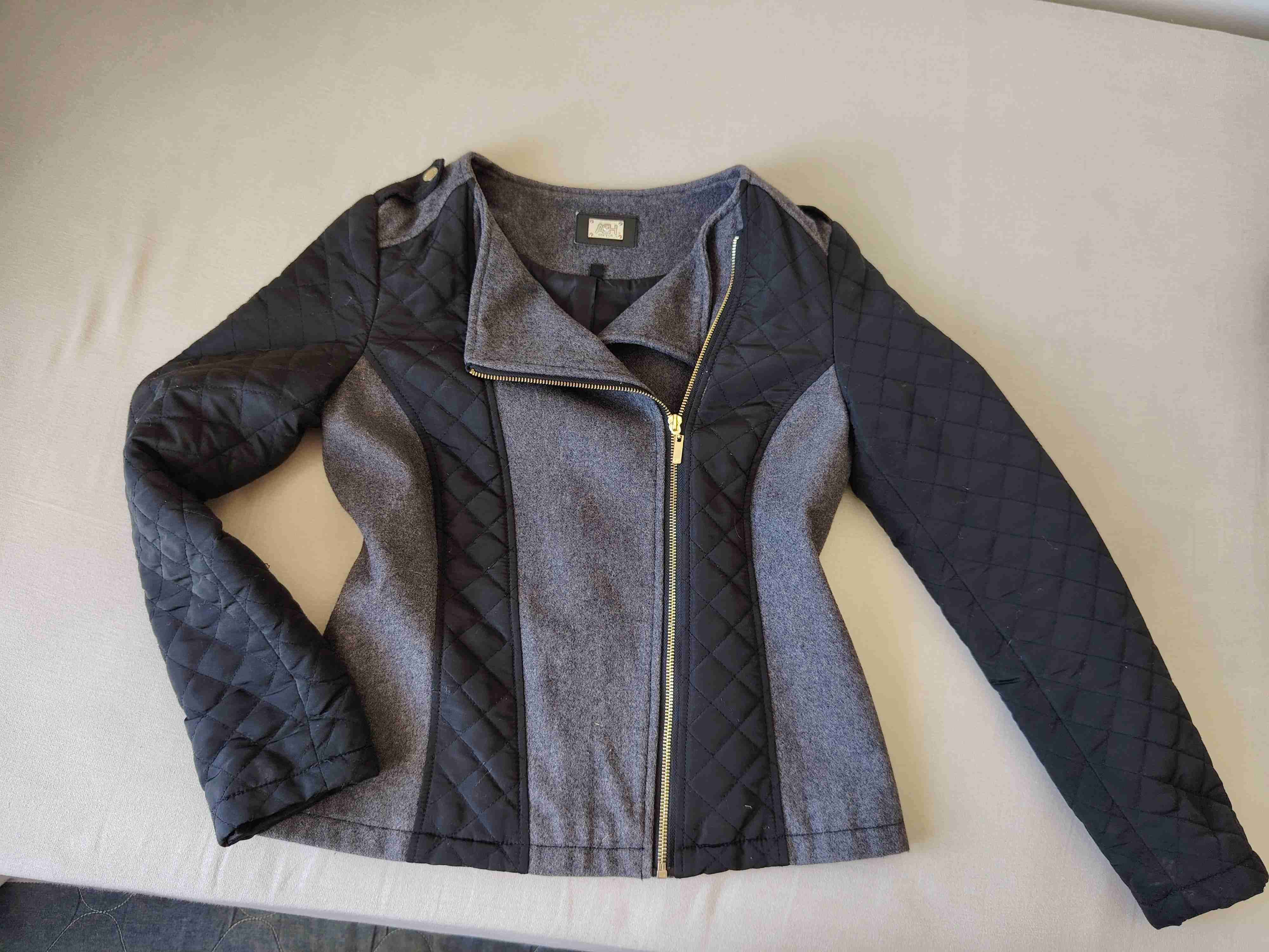 Chaqueta negra con acolchado