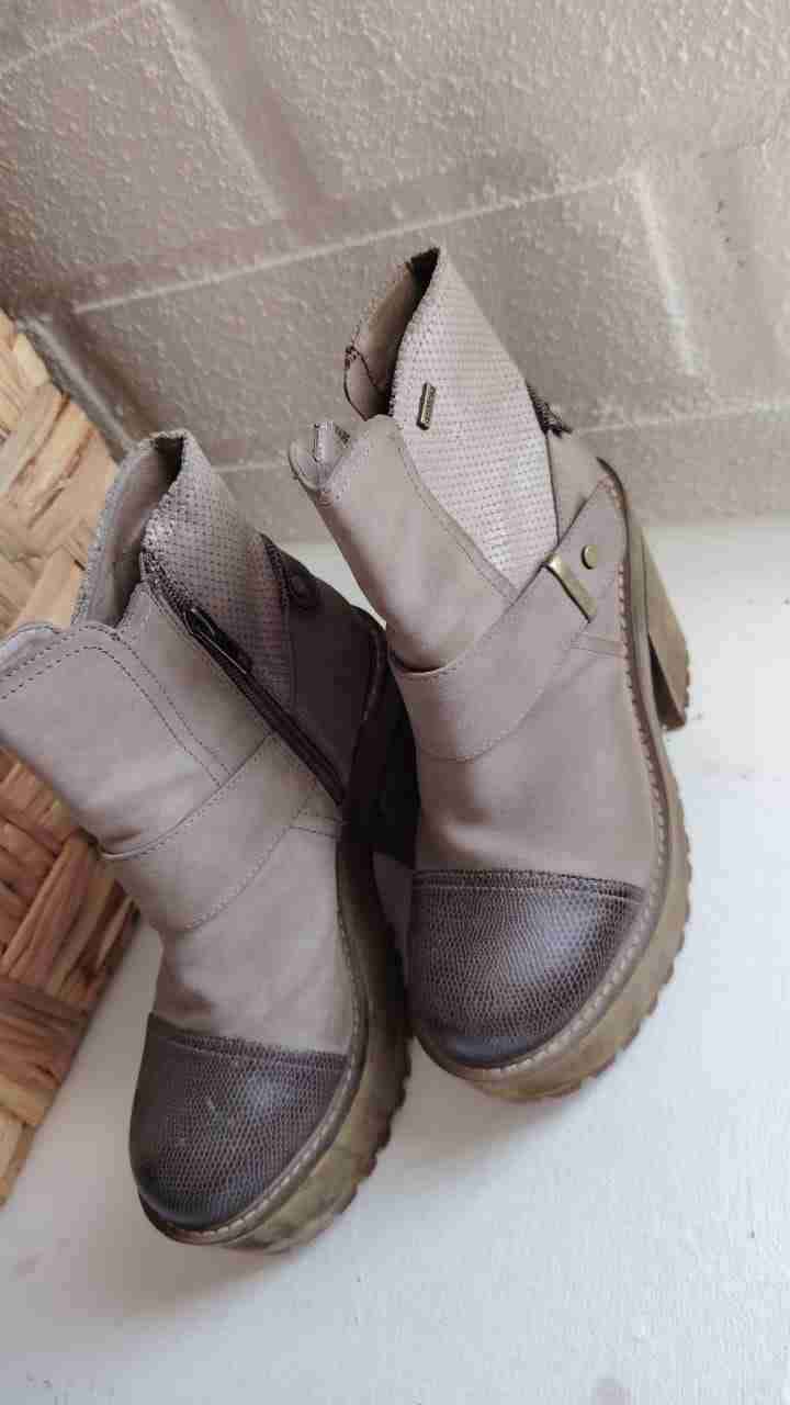 Botines beige de cuero