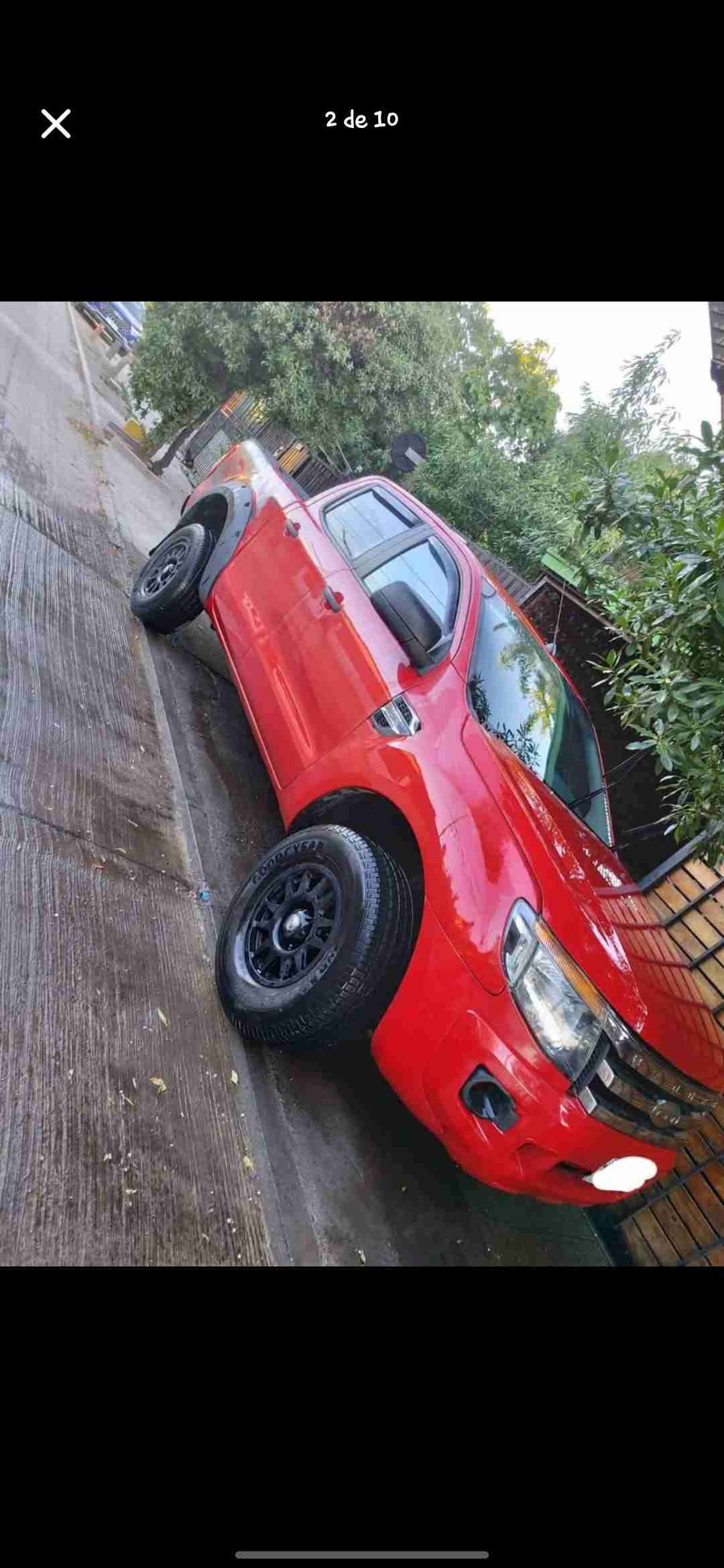 Camioneta roja 4x4 en buen estado - 1