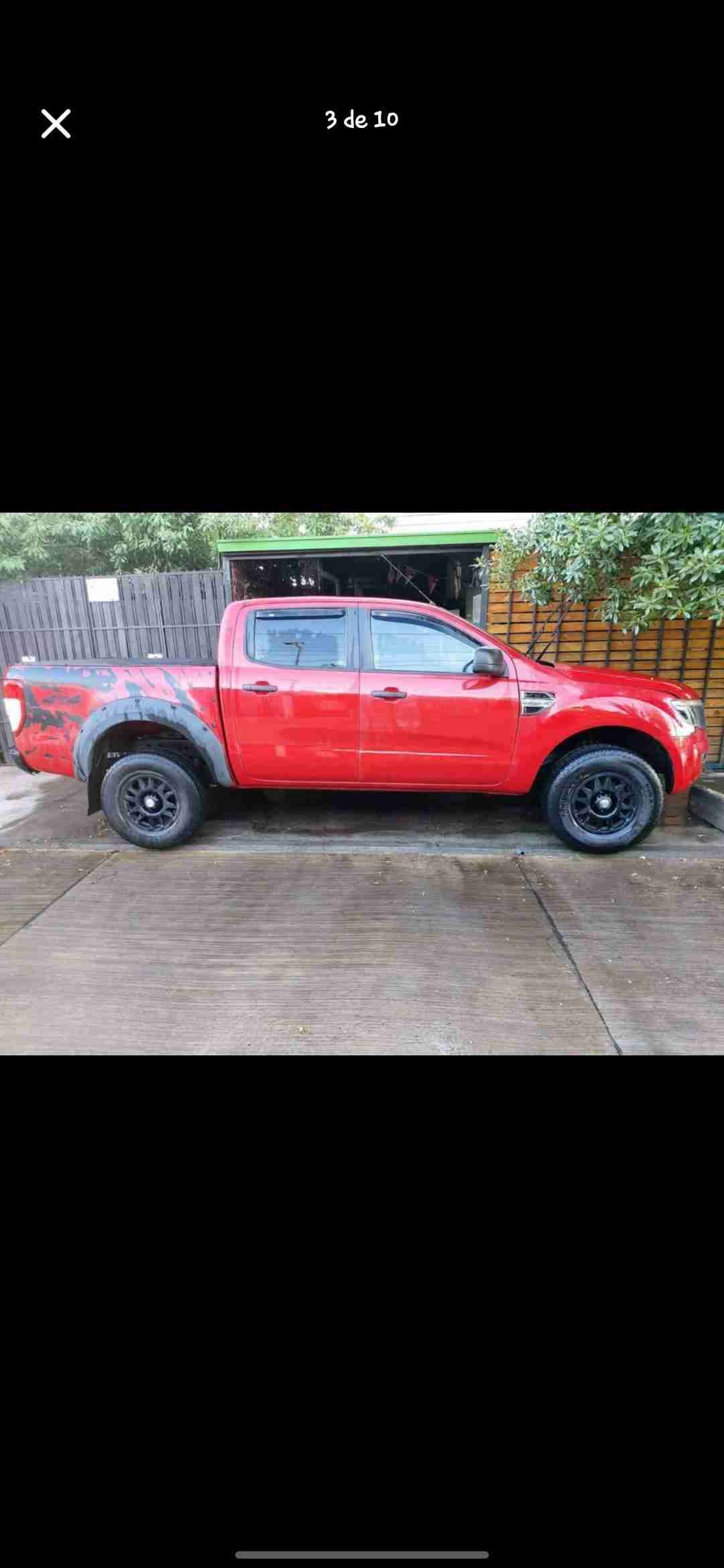 Camioneta roja 4x4 en buen estado - 2