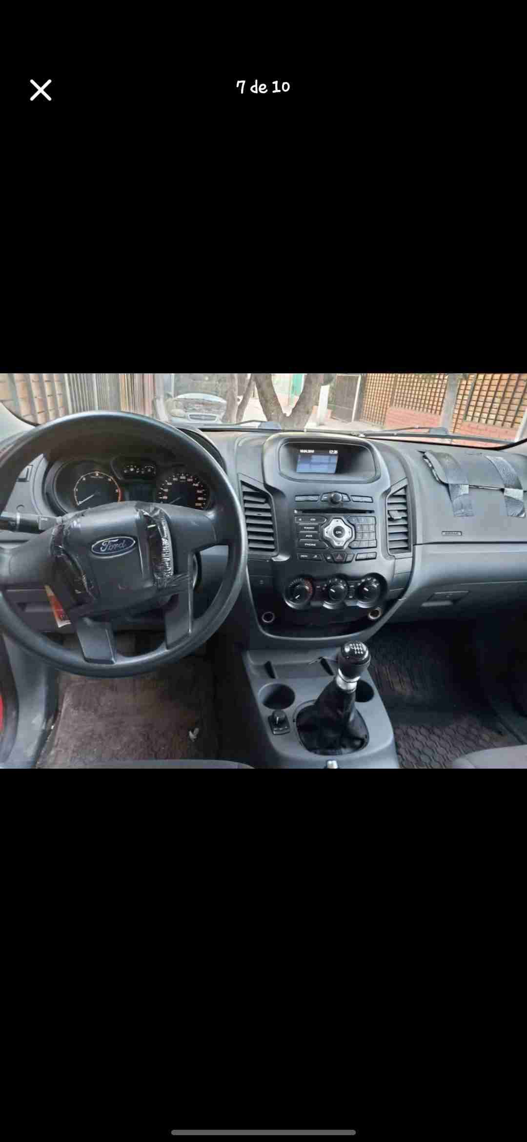 Camioneta roja 4x4 en buen estado - 4