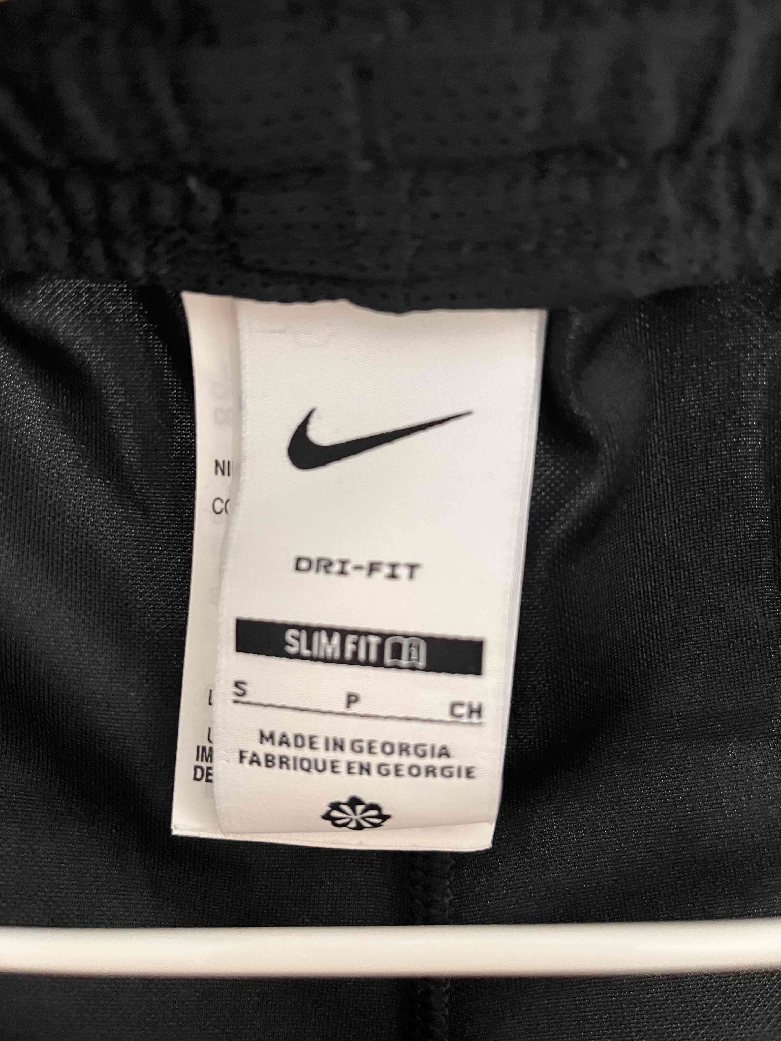 Shorts deportivos Nike negros - 2