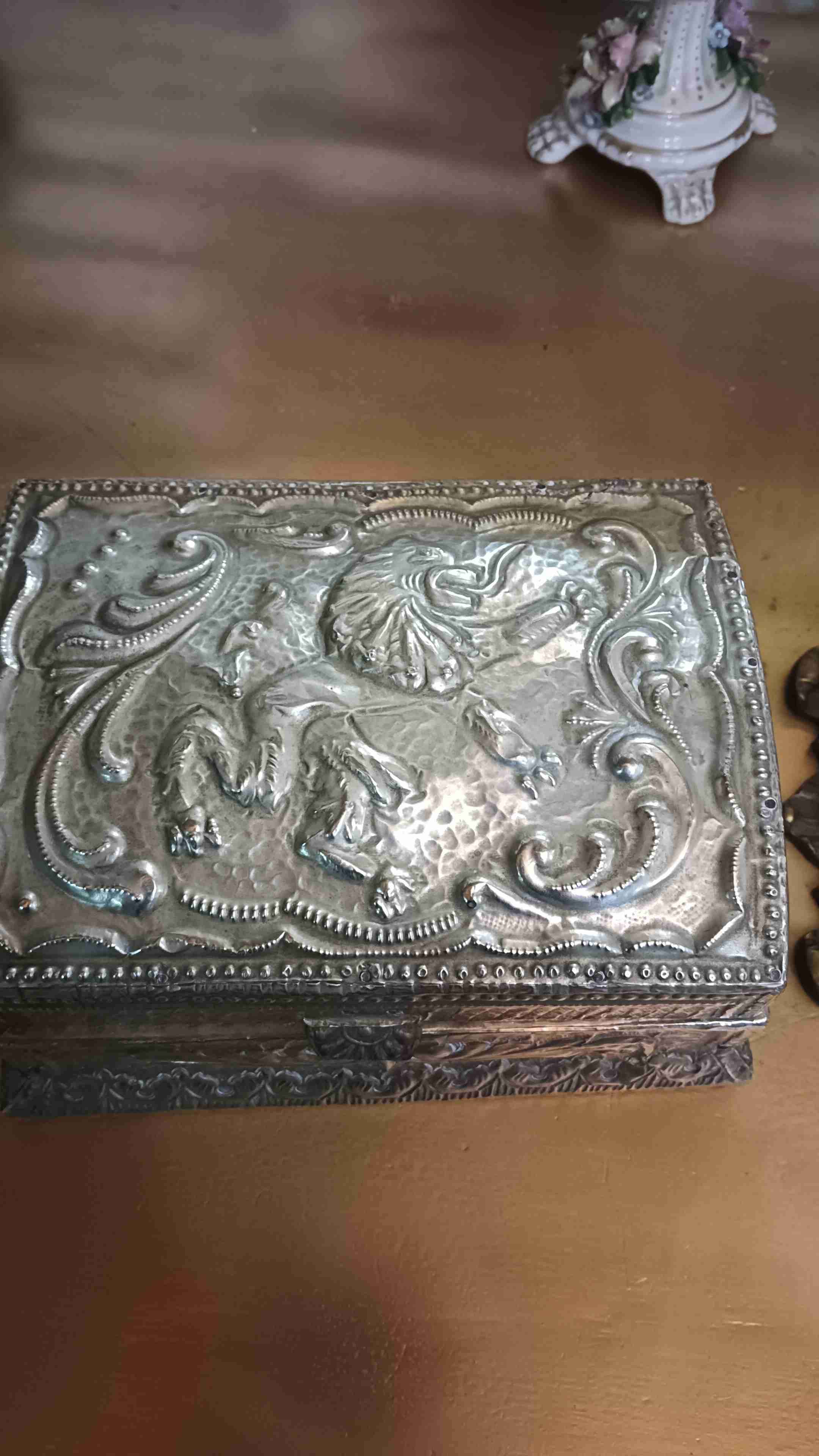 Caja de metal decorativa - miniatura 1
