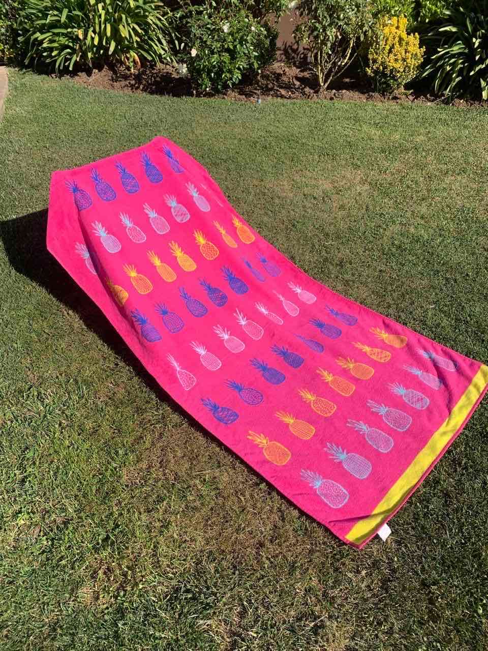 Toalla de playa con respaldo rosa estampada - miniatura 2