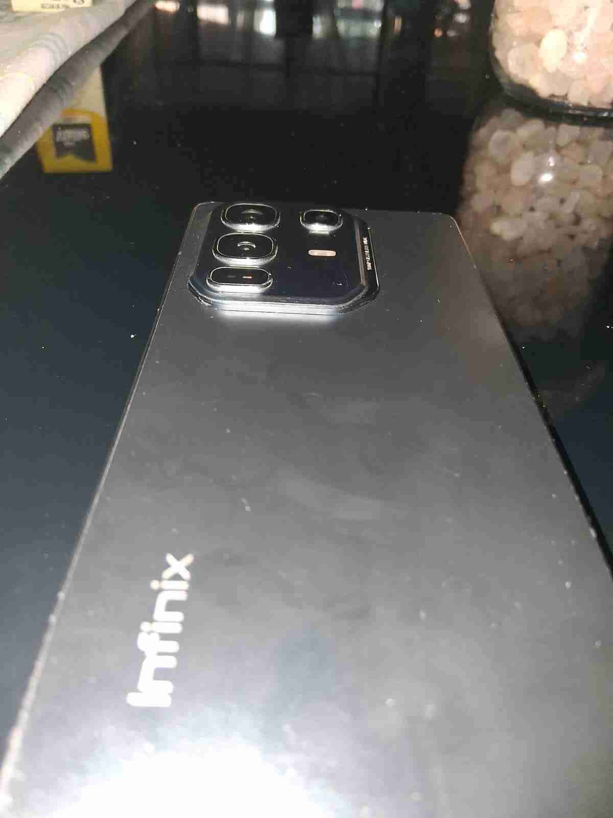 Infinix Note 50 Pro Impecable 🔥 8GB/256GB + Cargad - 2