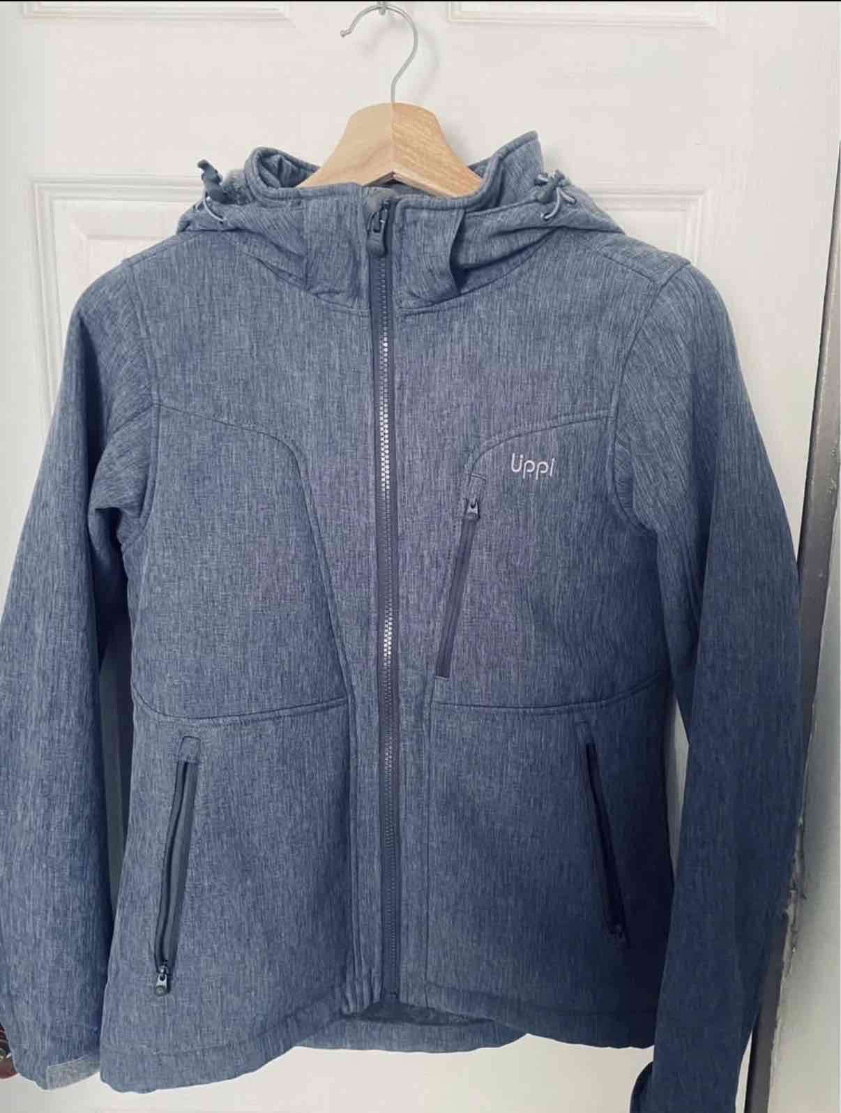 Chaqueta azul claro con capucha térmica. - miniatura 1