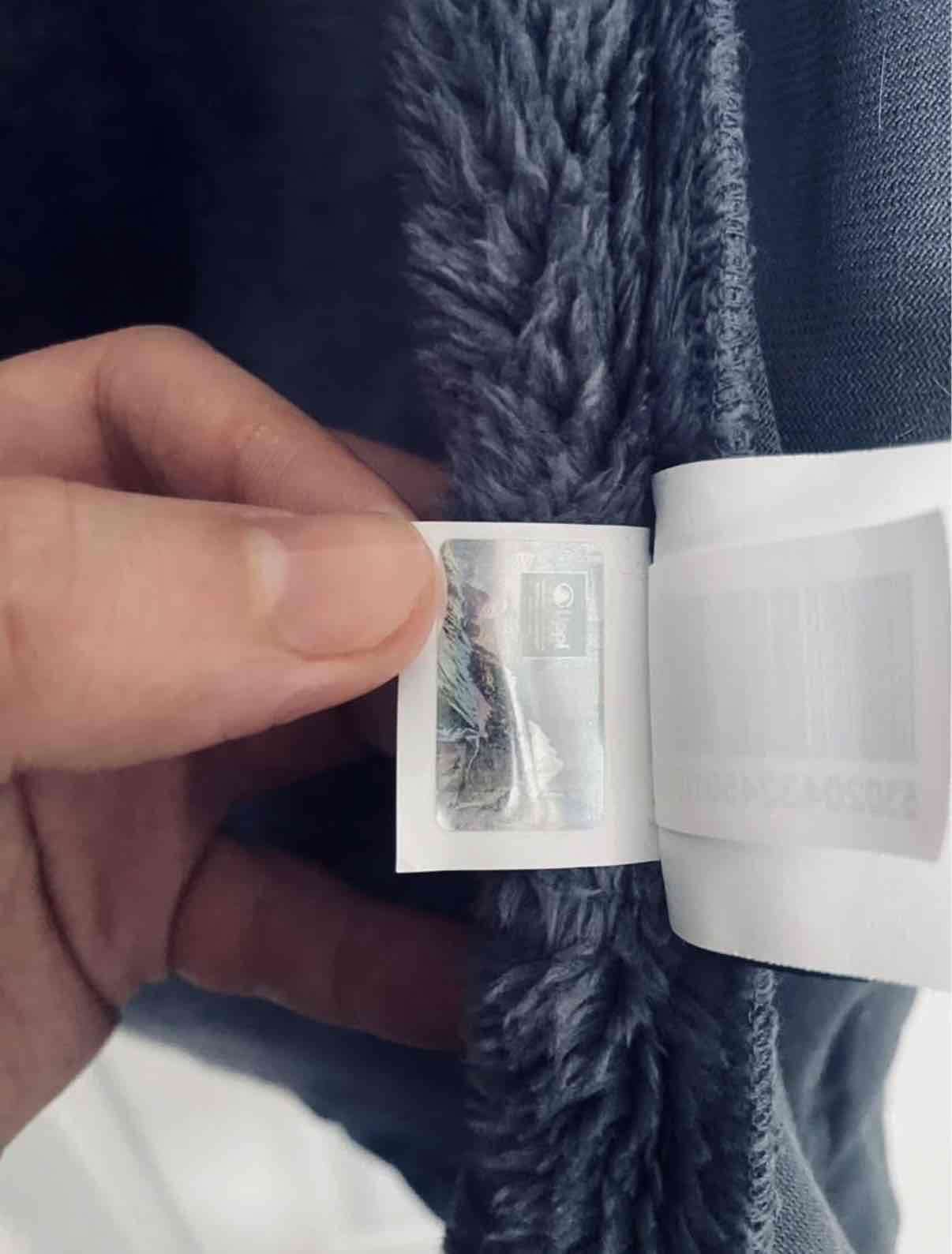 Chaqueta azul claro con capucha térmica. - miniatura 4