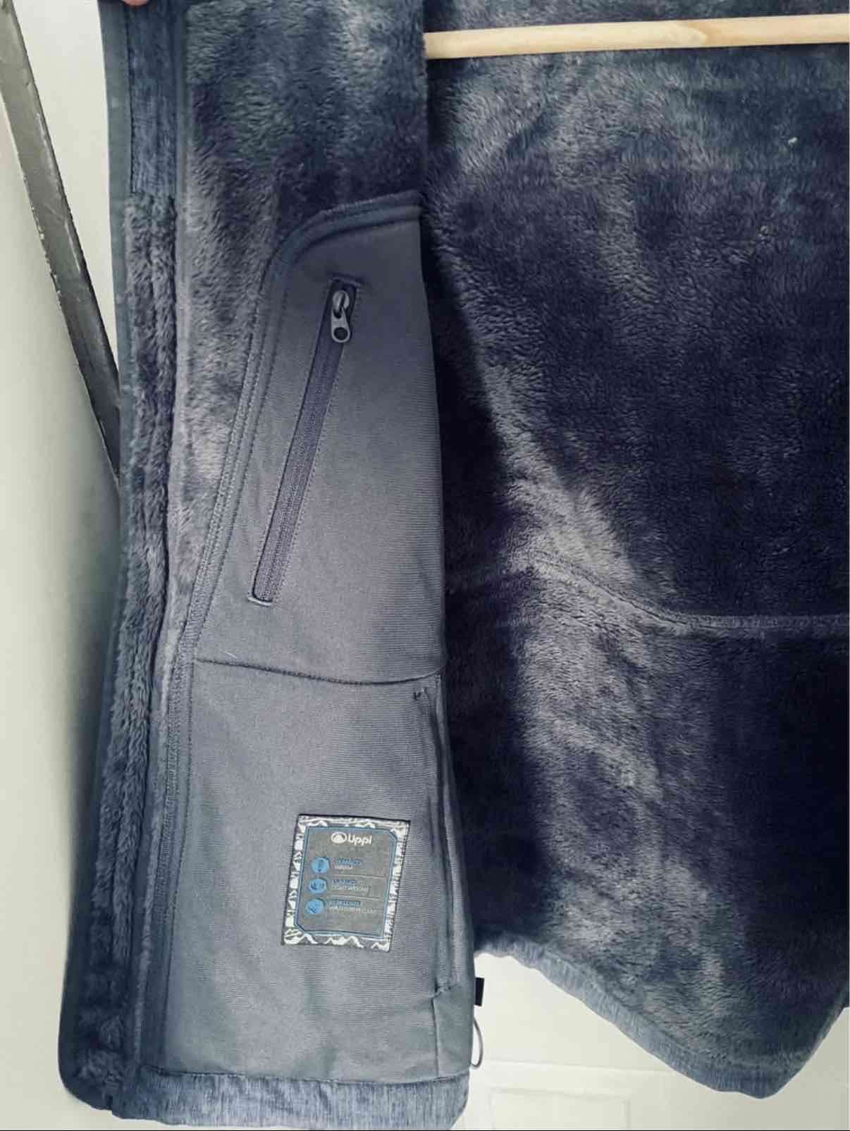 Chaqueta azul claro con capucha térmica. - miniatura 6