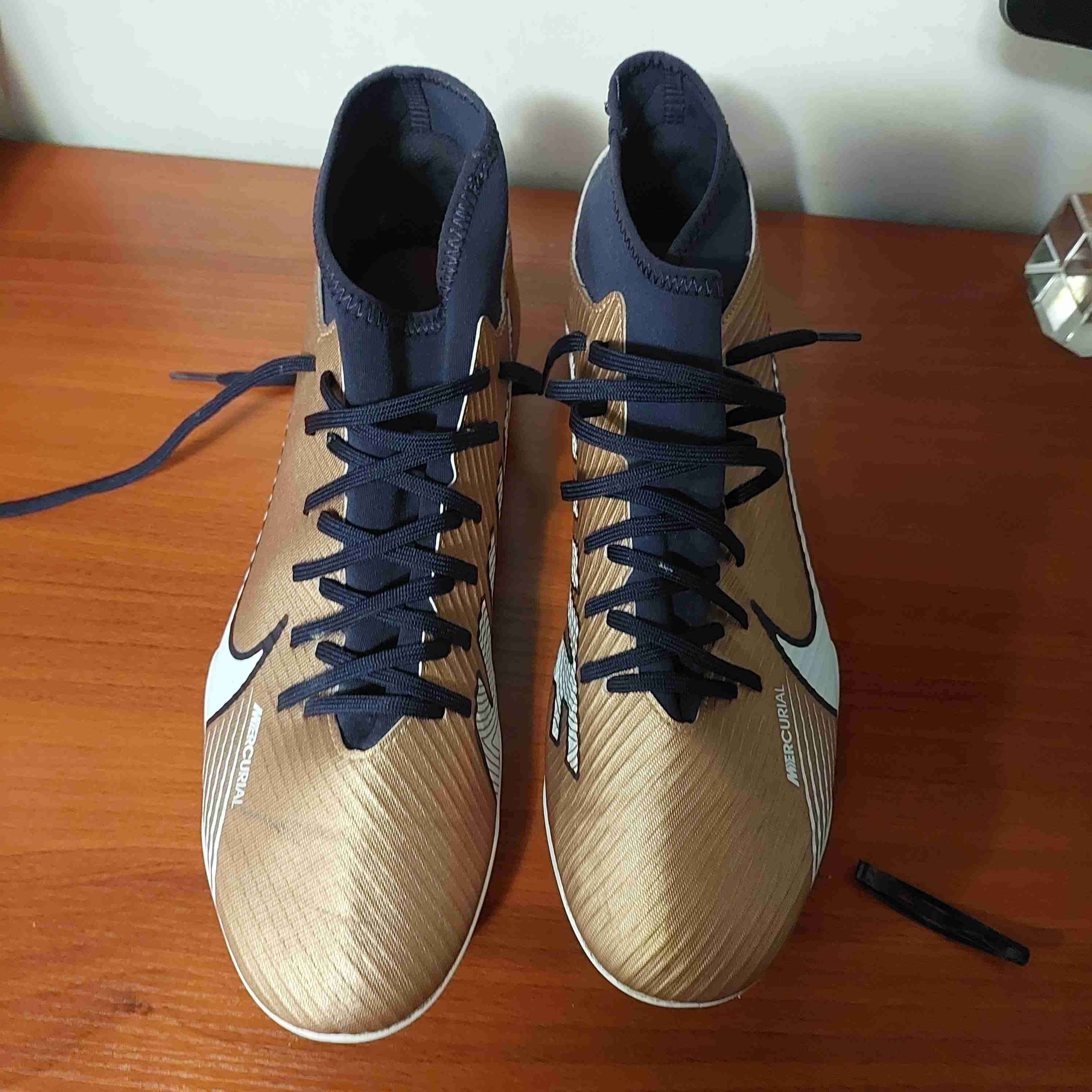 Botines de fútbol dorados - 1