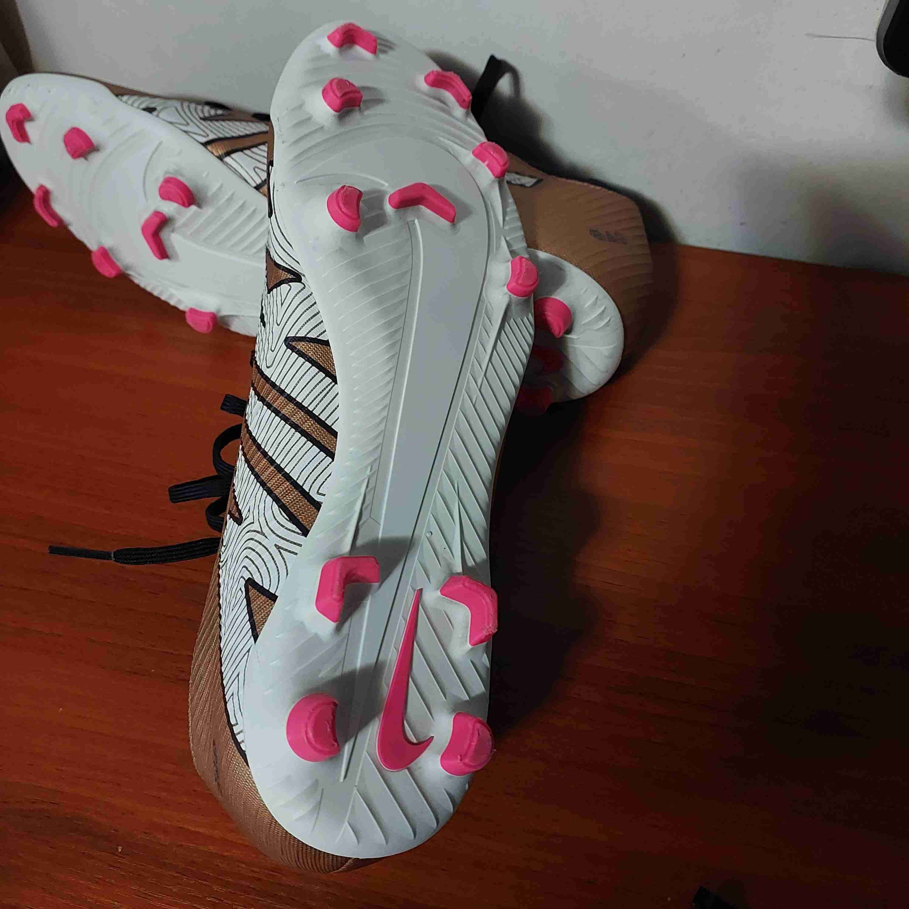 Botines de fútbol dorados - 4