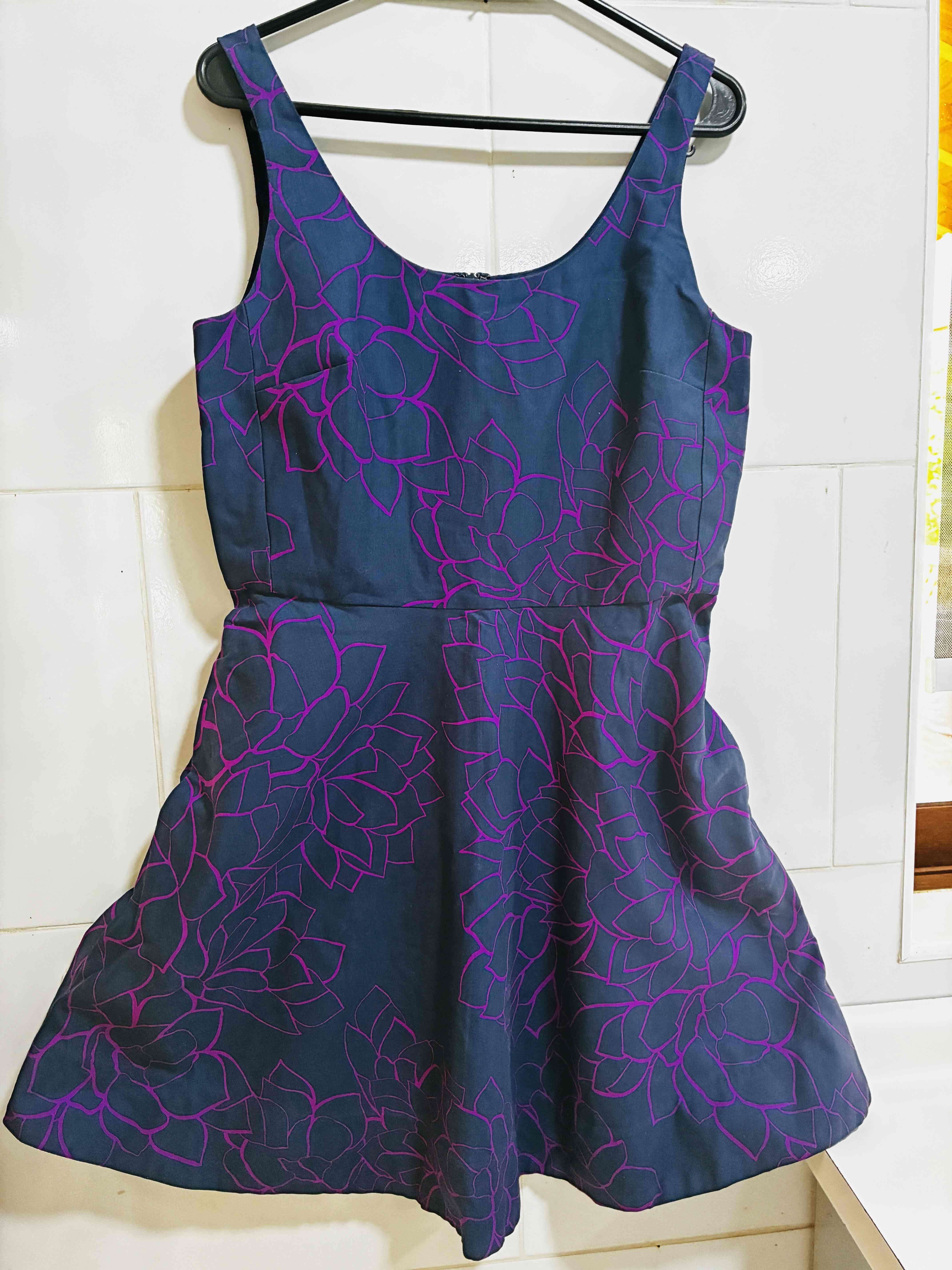 Vestido Gap azul con estampado floral con bolsillo