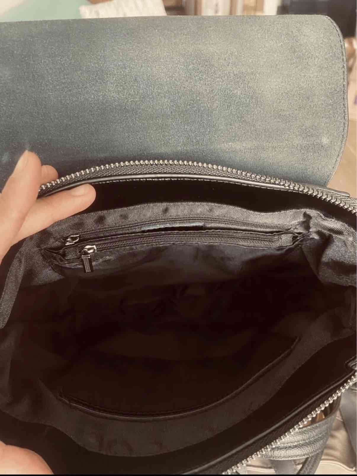 Mochila negra de cuero - miniatura 2