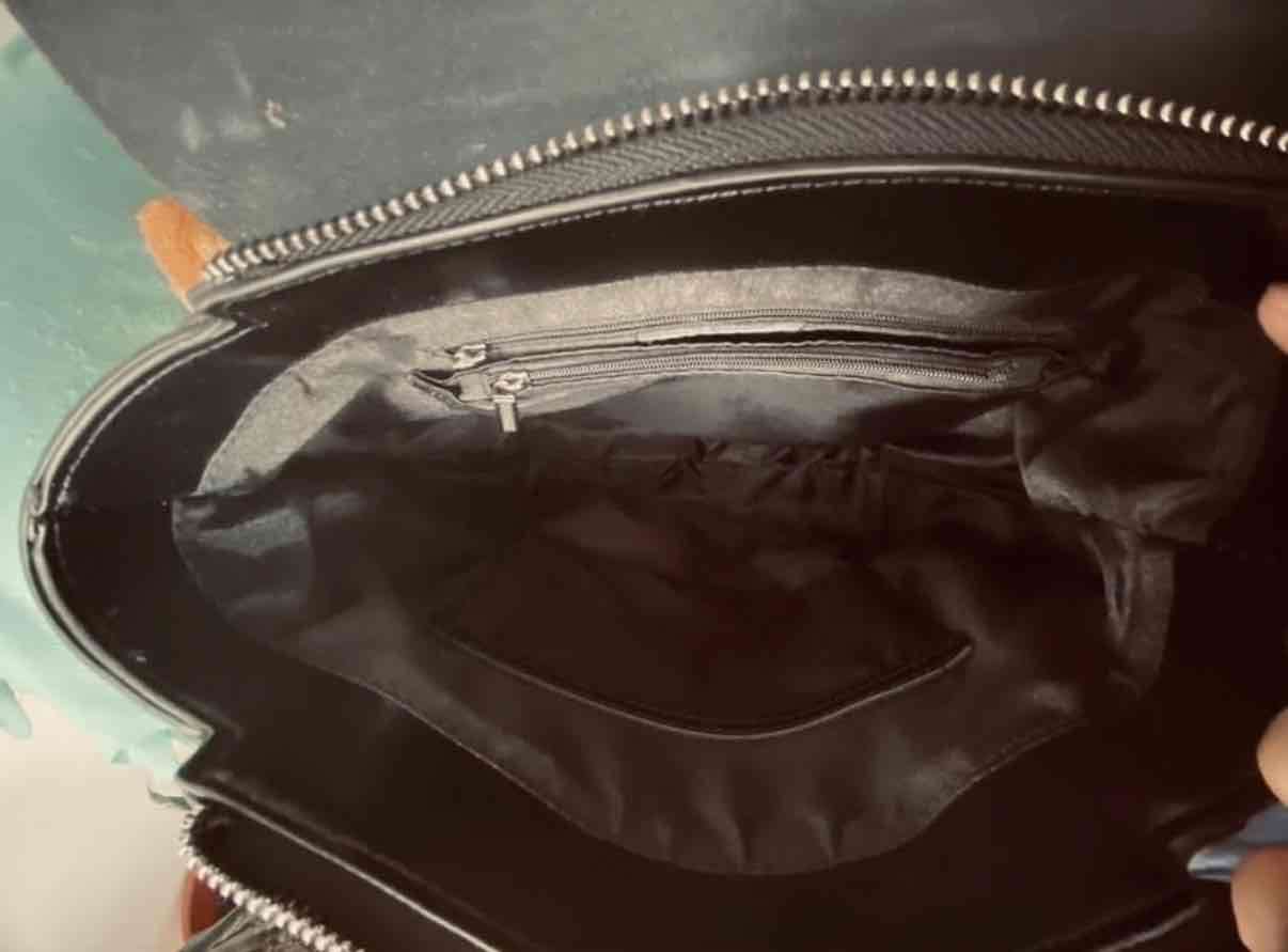 Mochila negra de cuero - miniatura 5