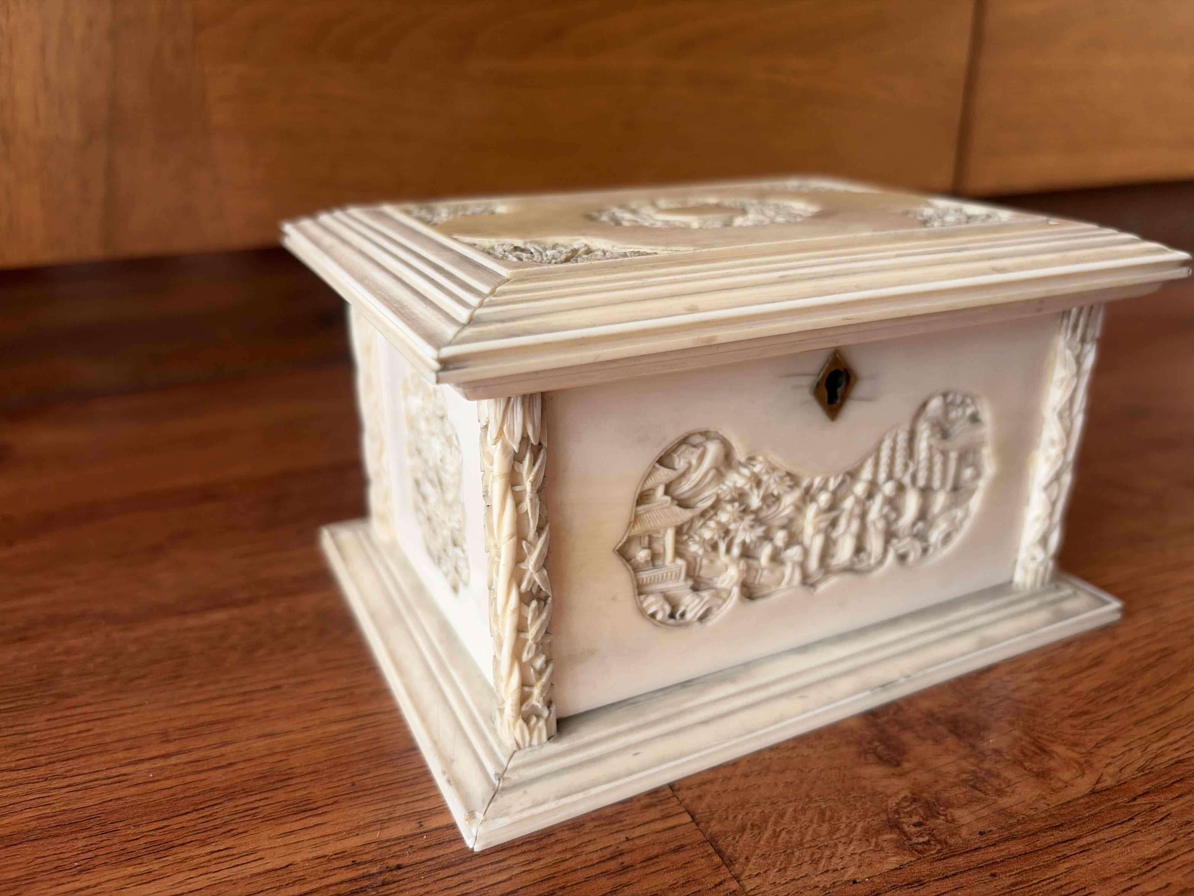 Caja decorativa tallada en marfil - miniatura 4