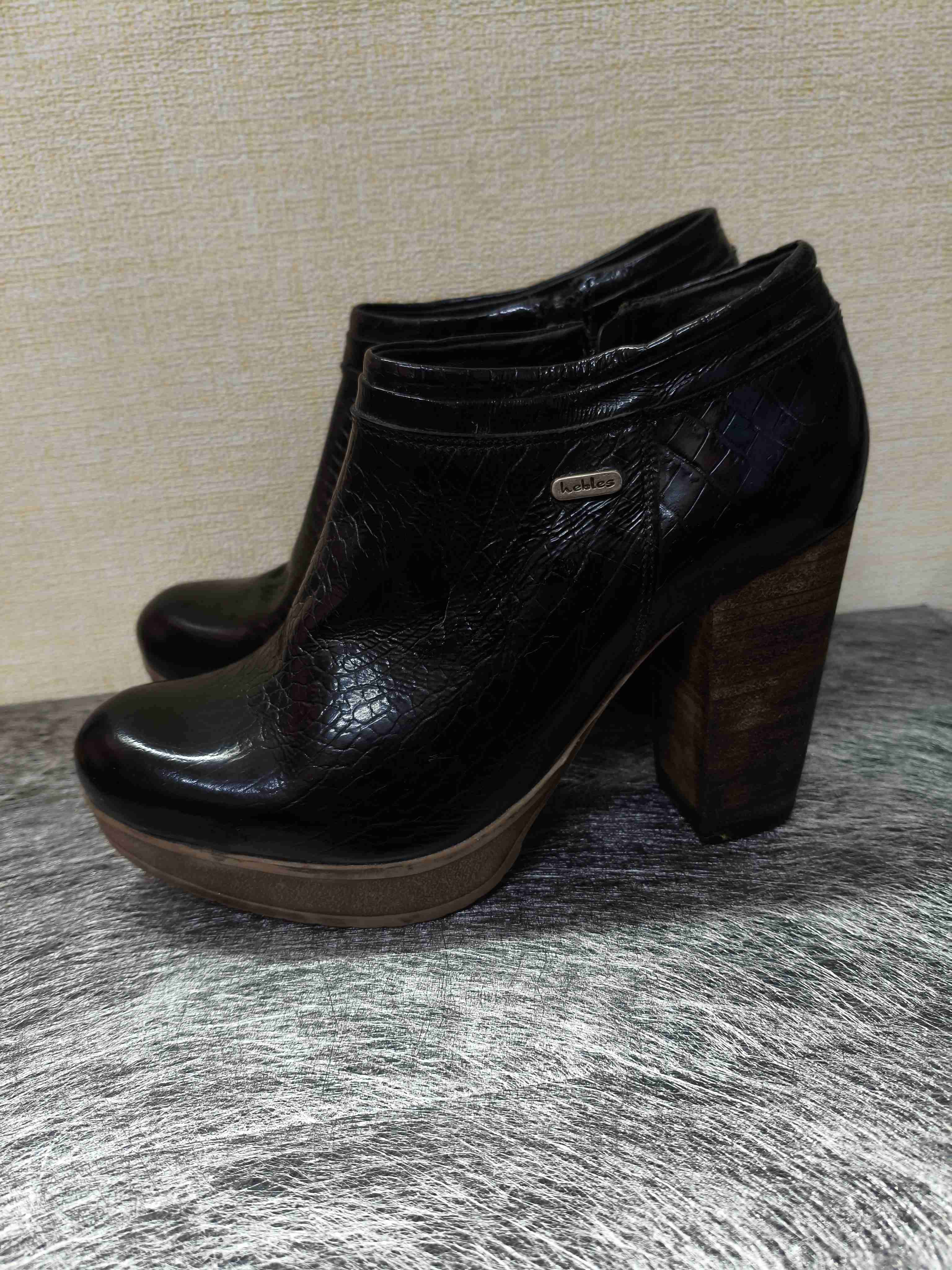 Botines negros de cuero en buen estado - miniatura 2