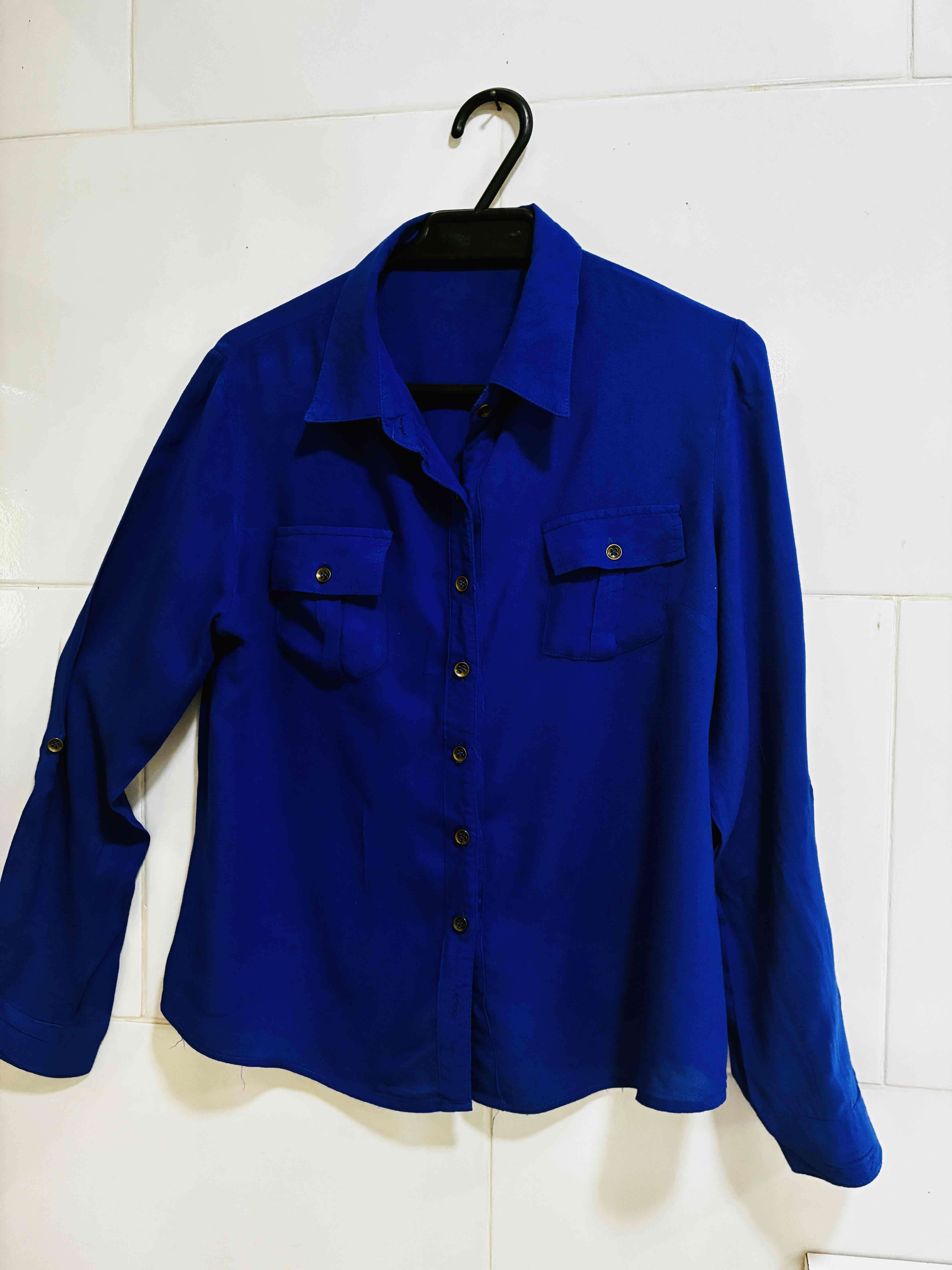 Camisa negra con detalles marrones - miniatura 3