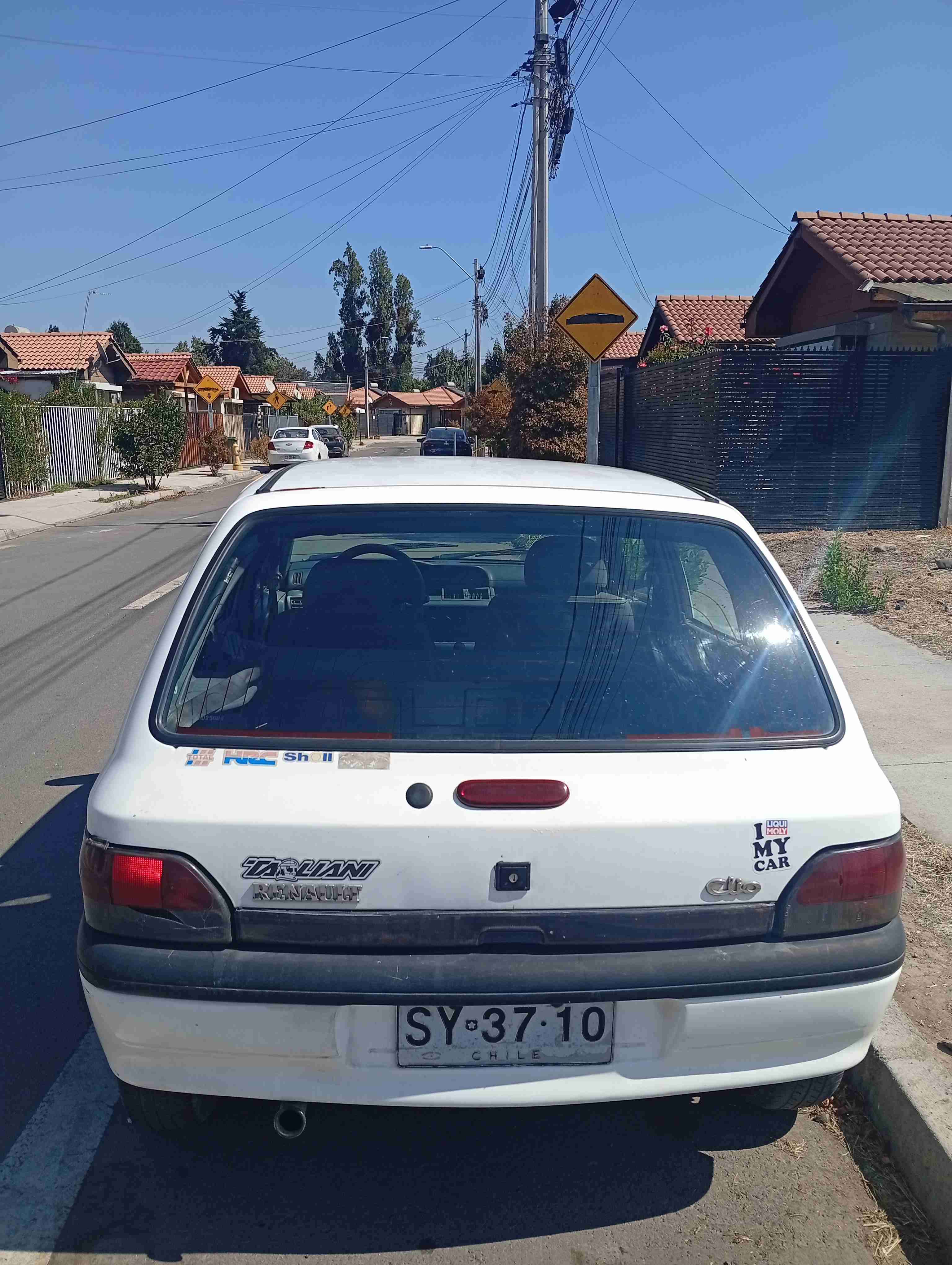 Auto Renauld sedan blanco - 1