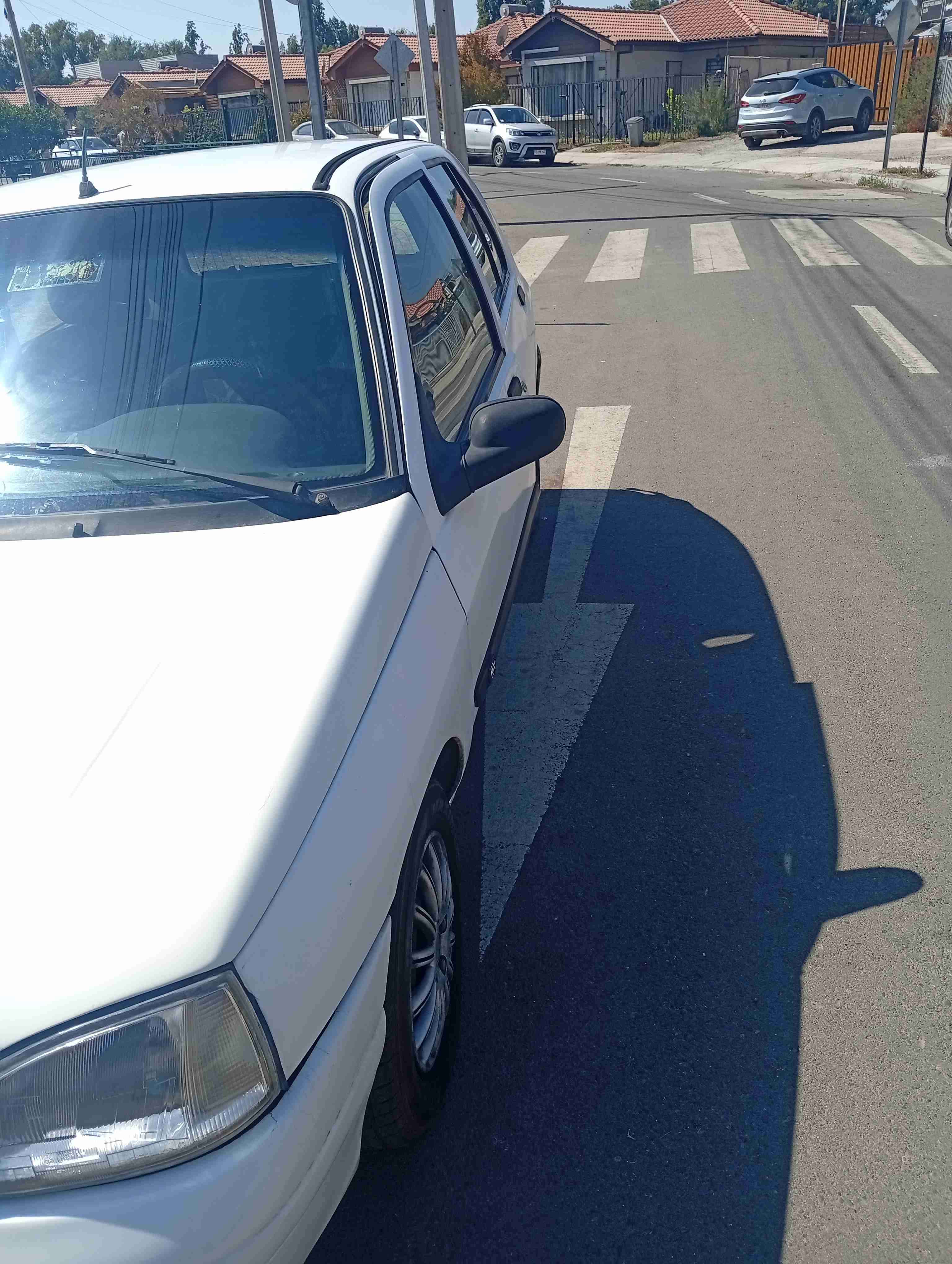 Auto Renauld sedan blanco - 3