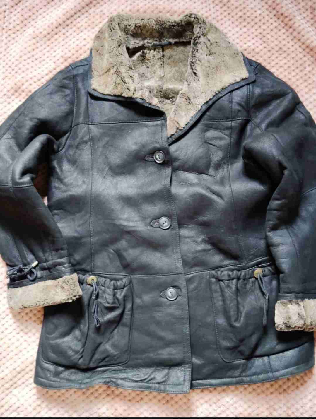 Abrigo de cuero negro - 1