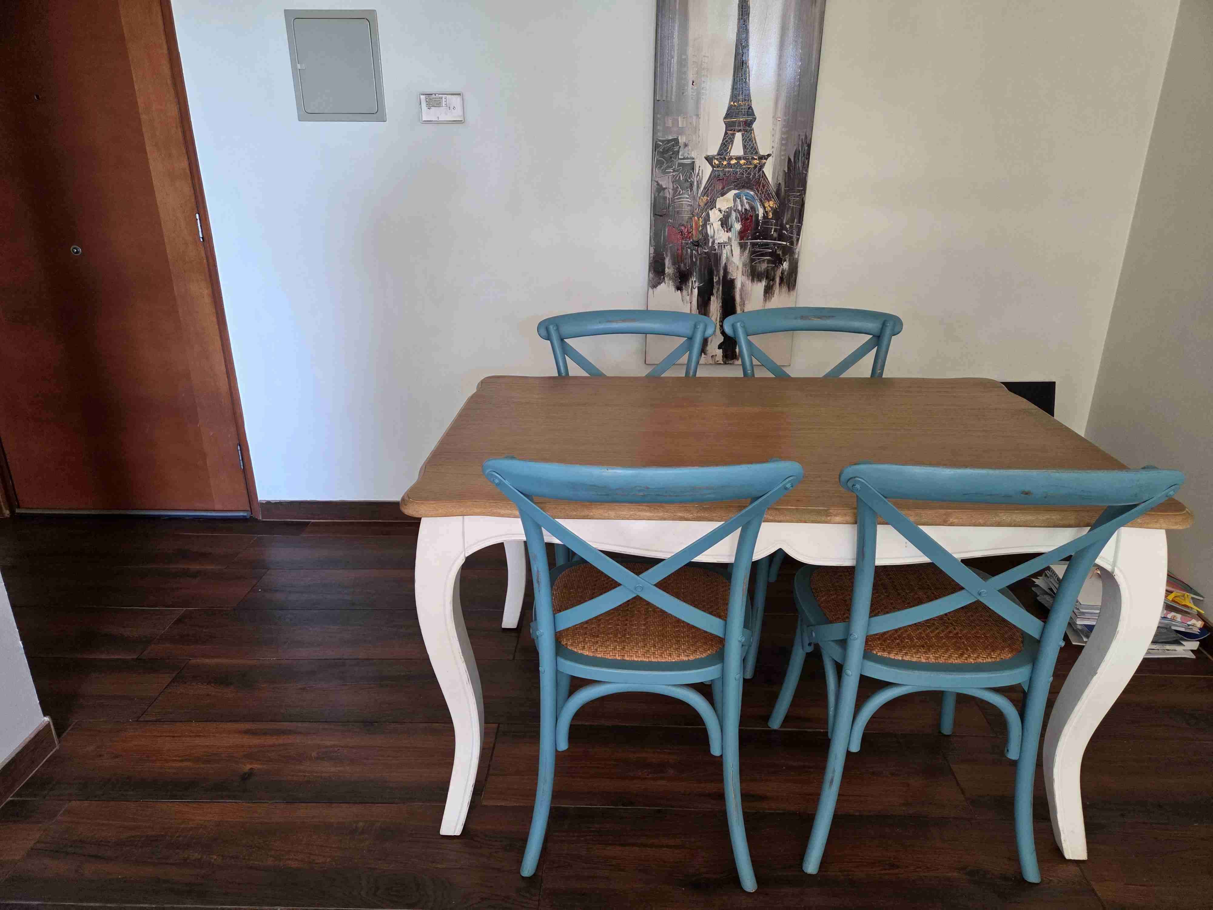 Mesa de comedor rústica con 4 sillas - 2