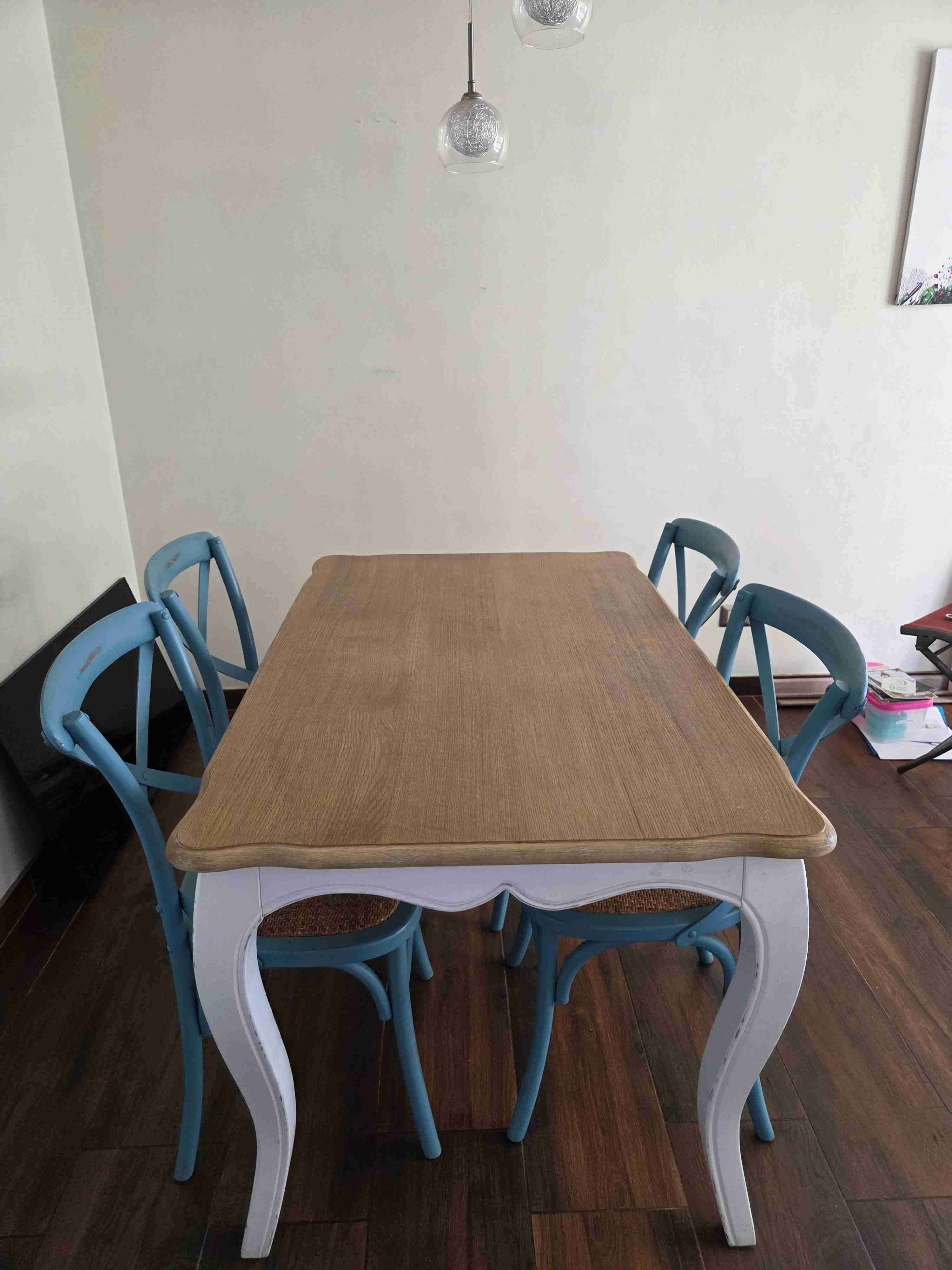 Mesa de comedor rústica con 4 sillas - 3