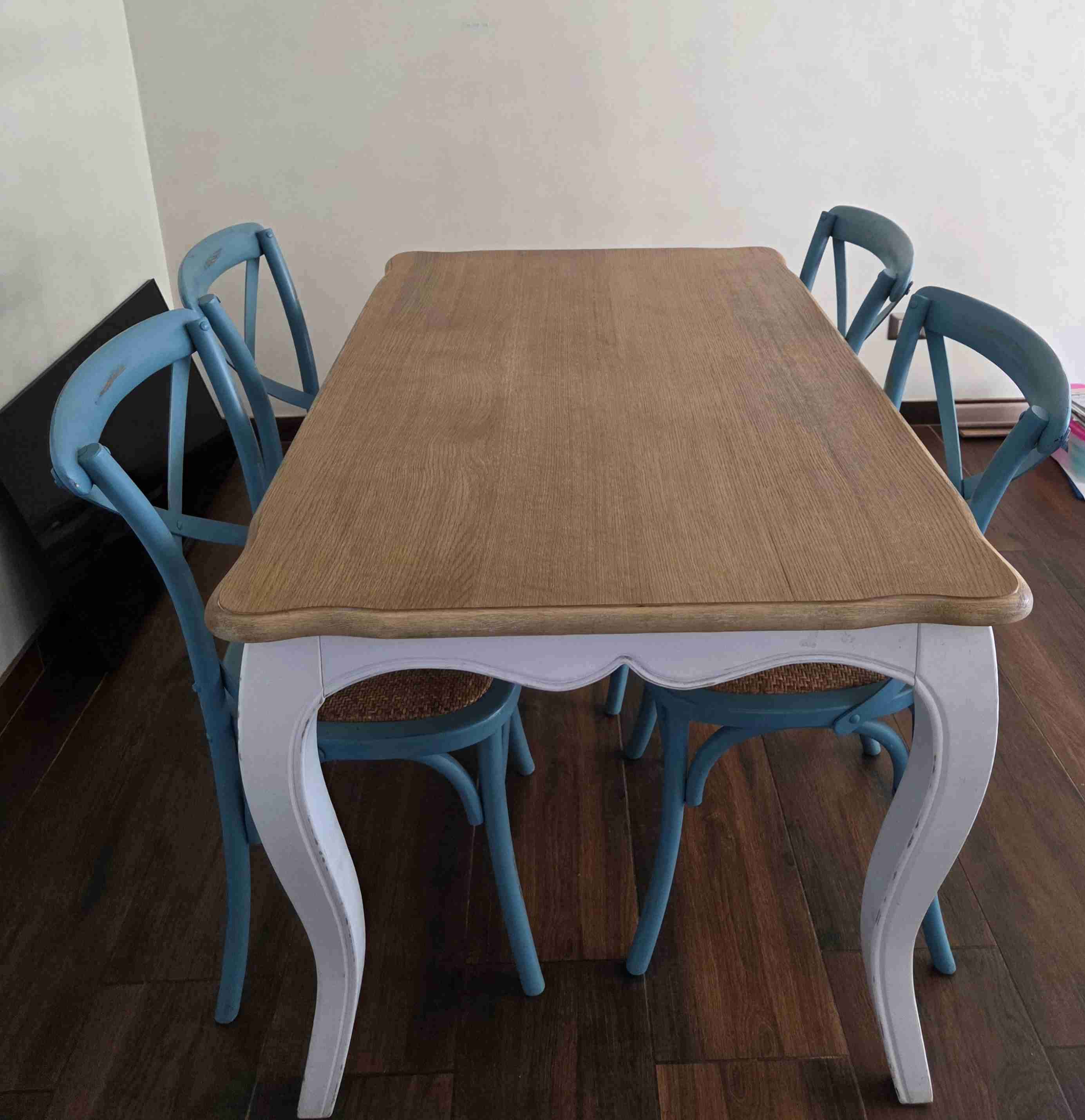 Mesa de comedor rústica con 4 sillas - 4