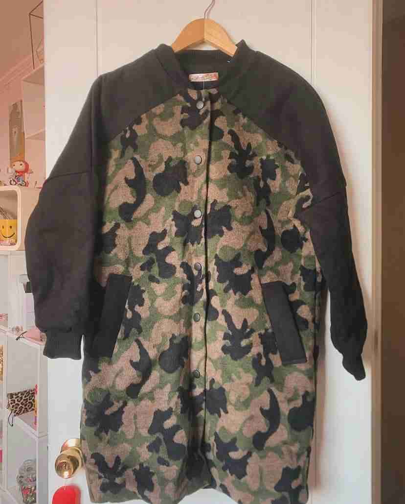 Abrigo estilo militar