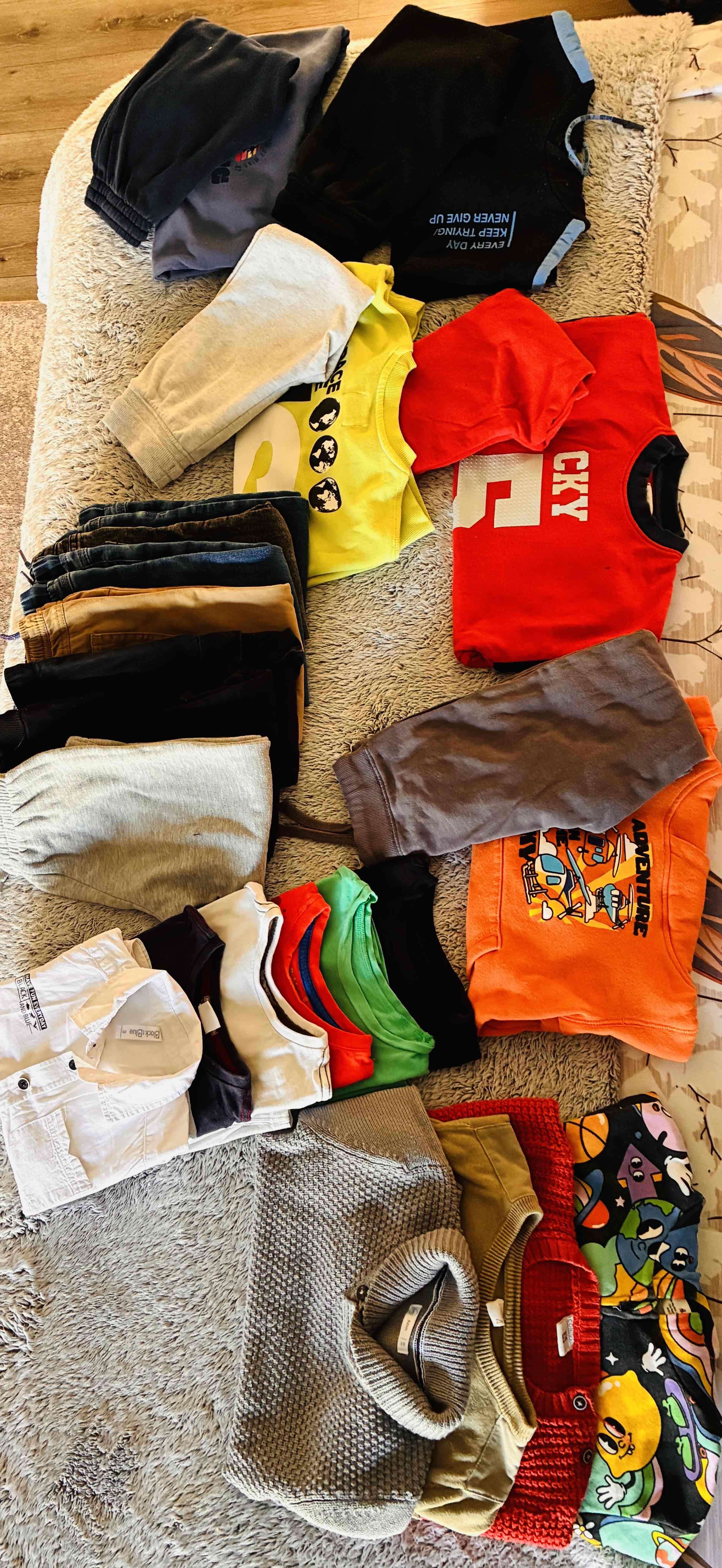 Lote de ropa niño talla 3 y lote de zapatos - miniatura 1