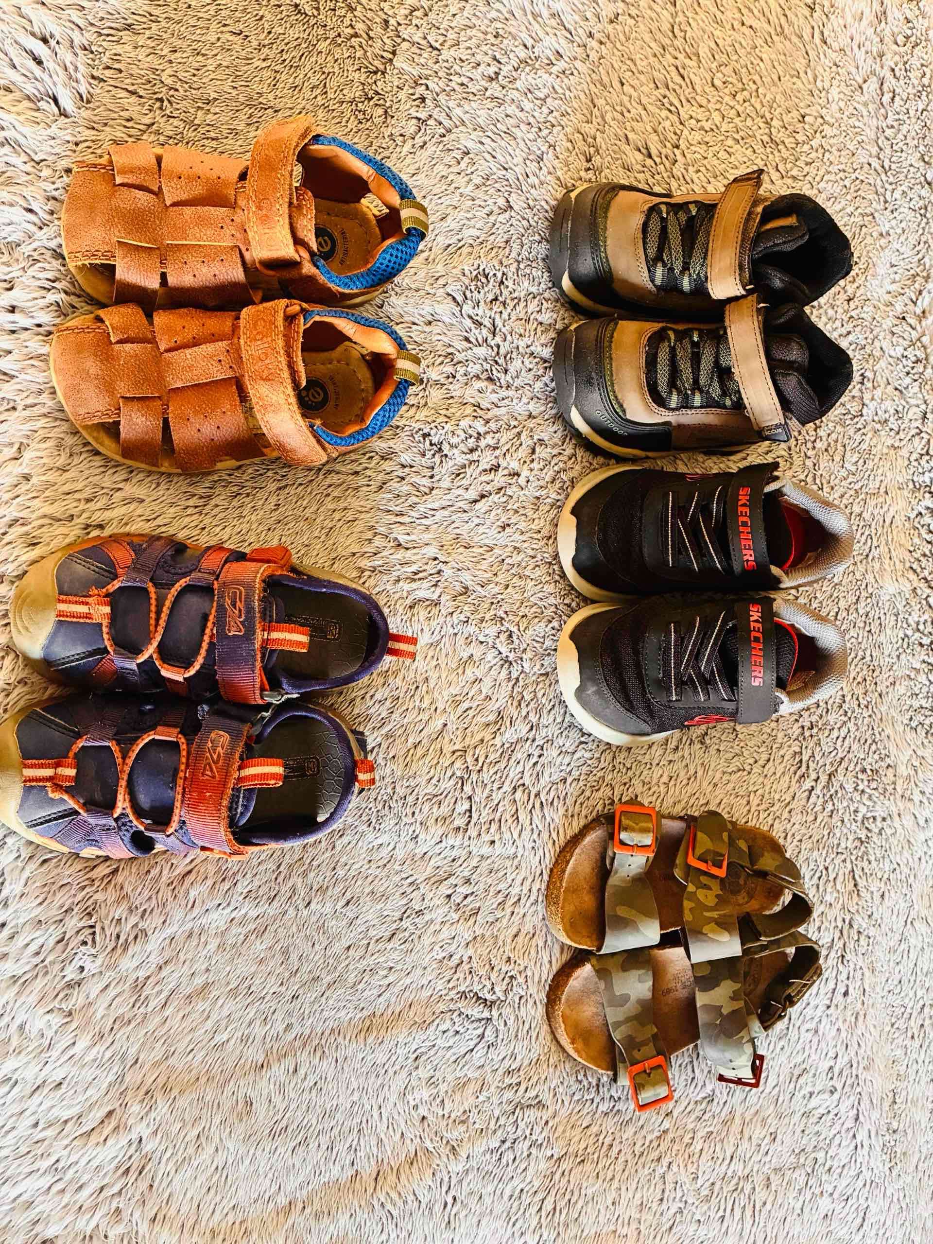 Lote de ropa niño talla 3 y lote de zapatos - miniatura 2