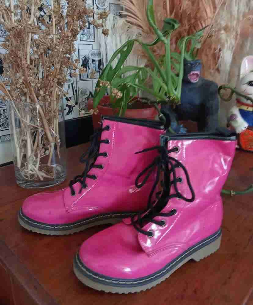 Botas rosas con cordones