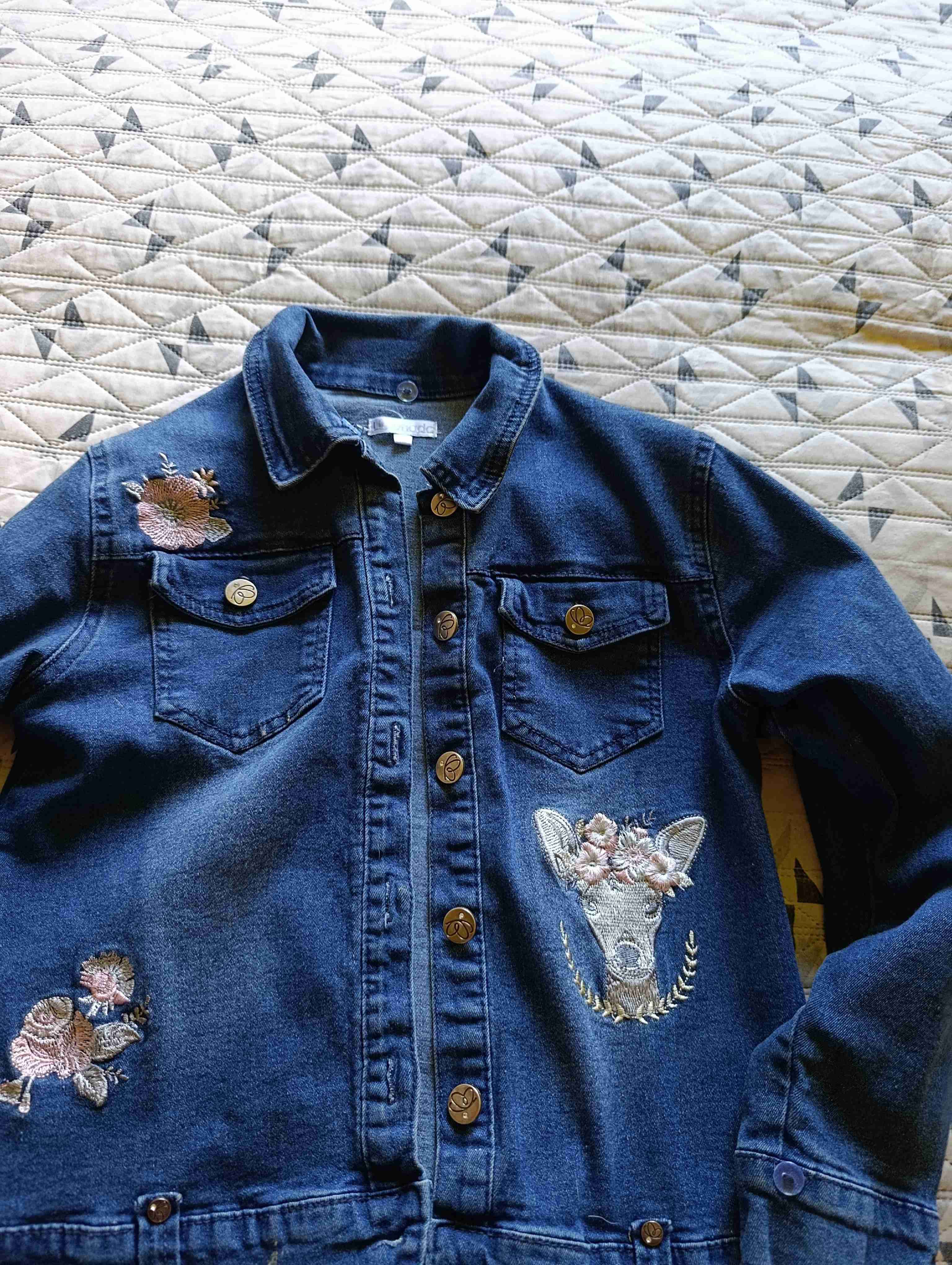 Chaqueta de mezclilla bordada