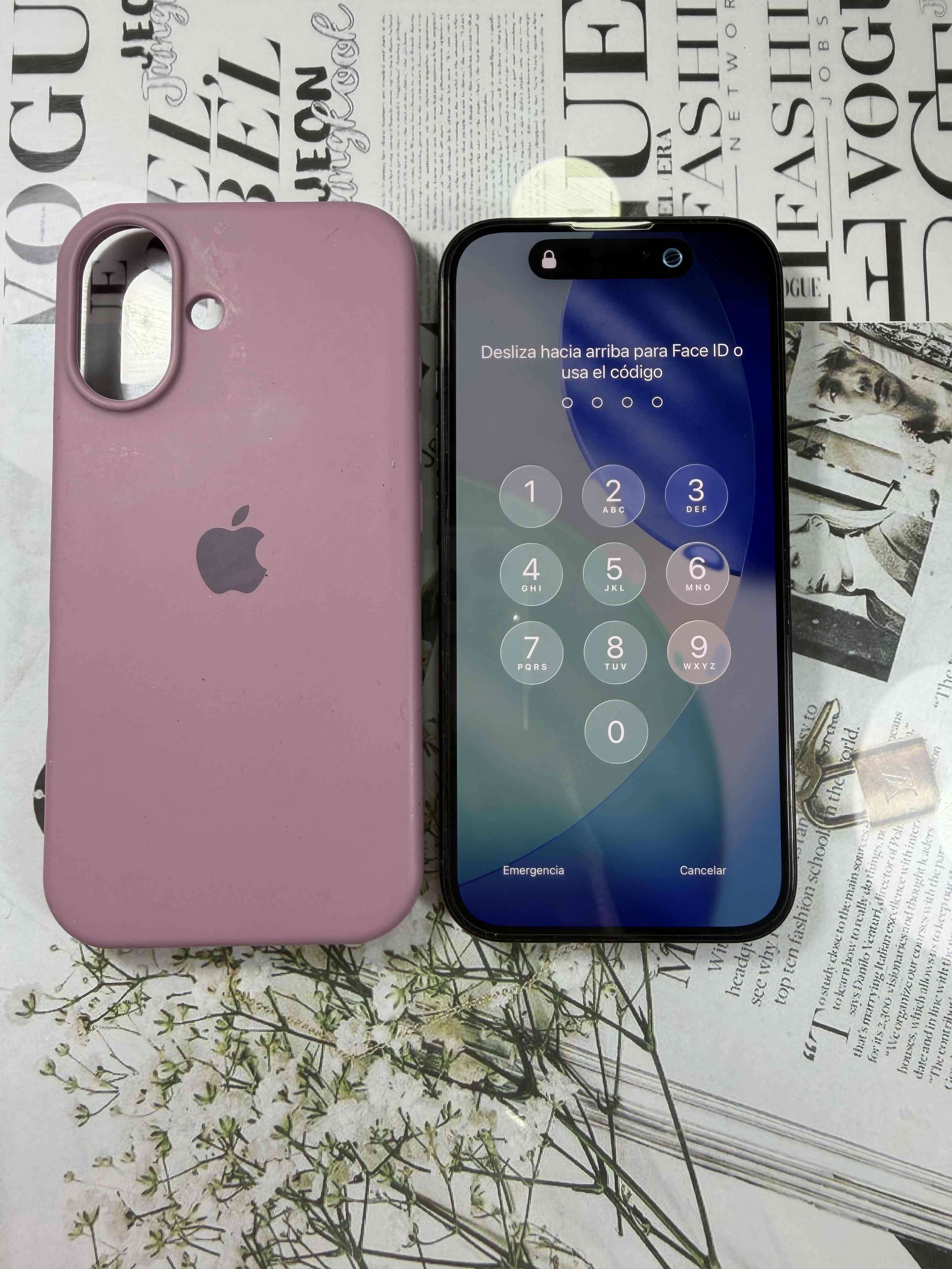 iPhone negro con funda rosada - miniatura 1