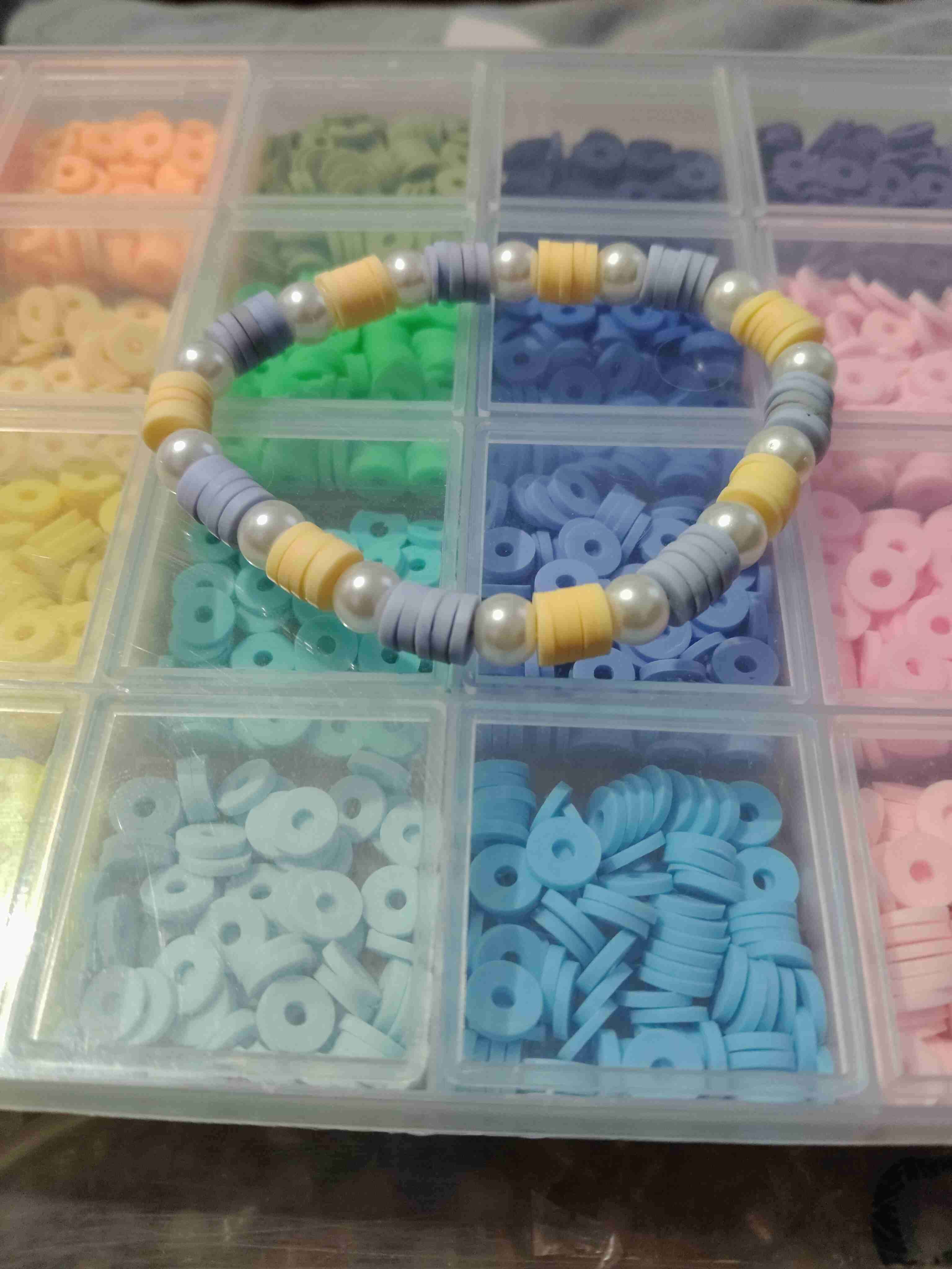 Pulseras y llaveros de cuentas multicolor - 1