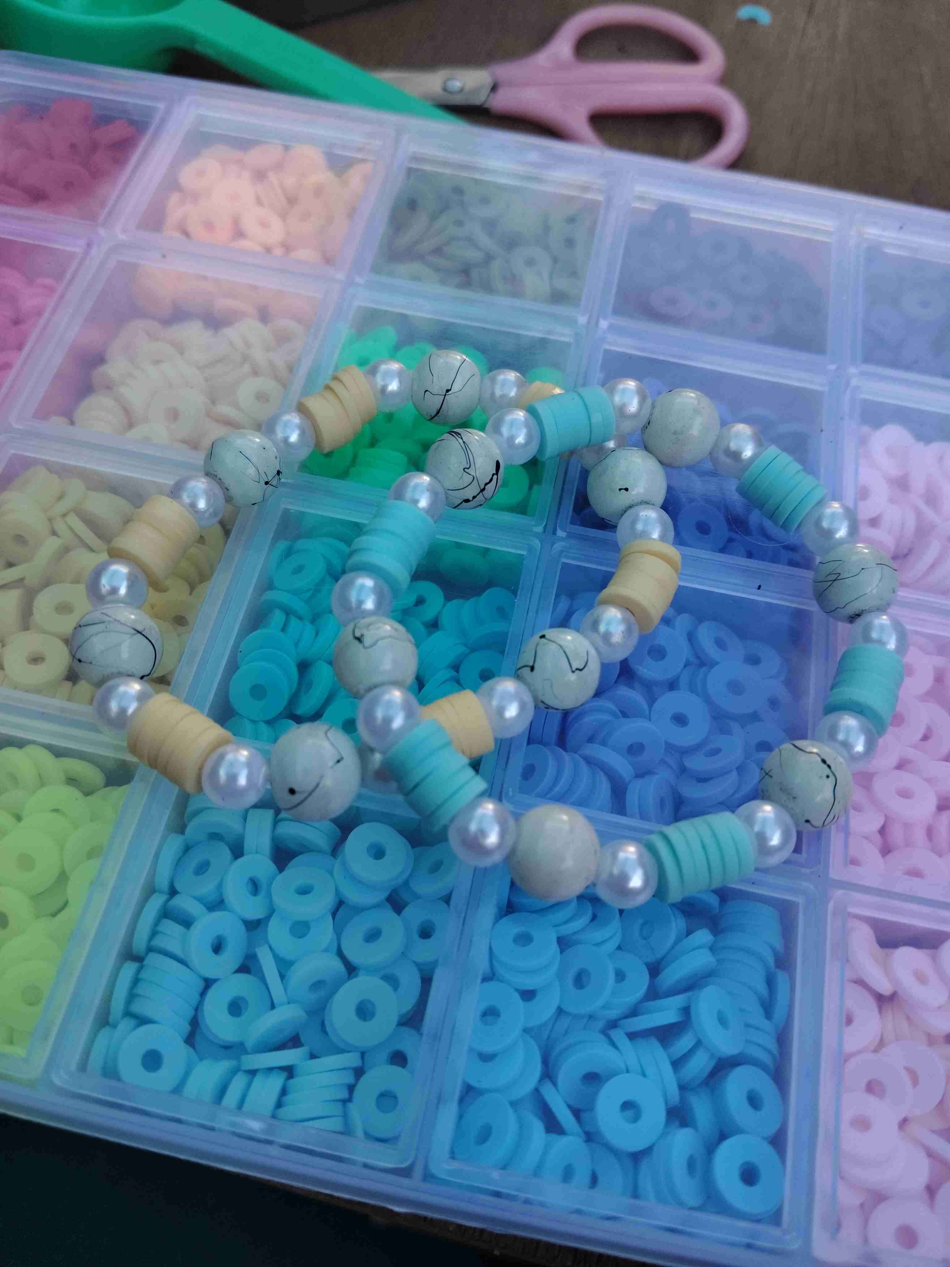 Pulseras y llaveros de cuentas multicolor - 6