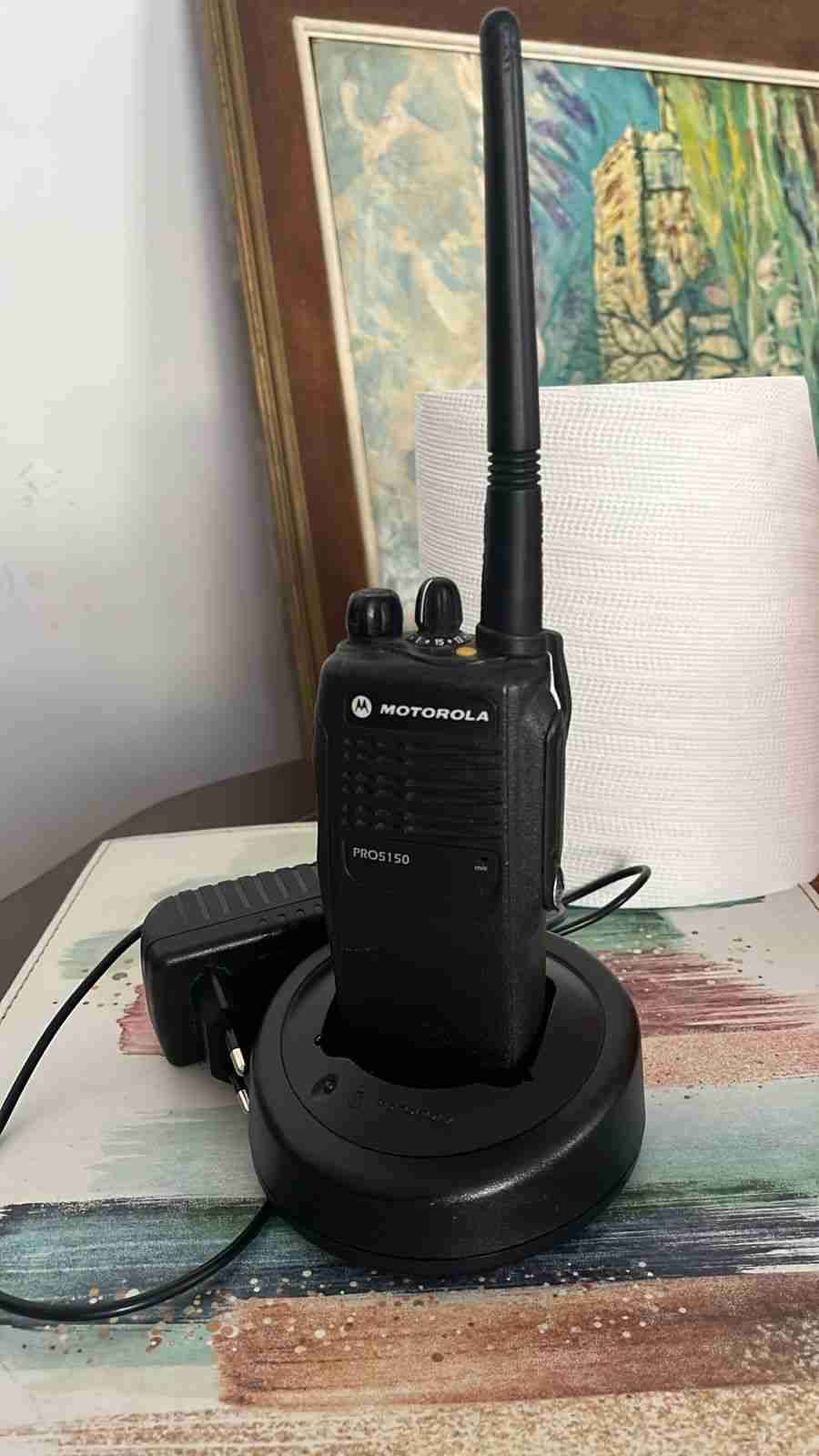 Radio Motorola PRO5150 con base - miniatura 1