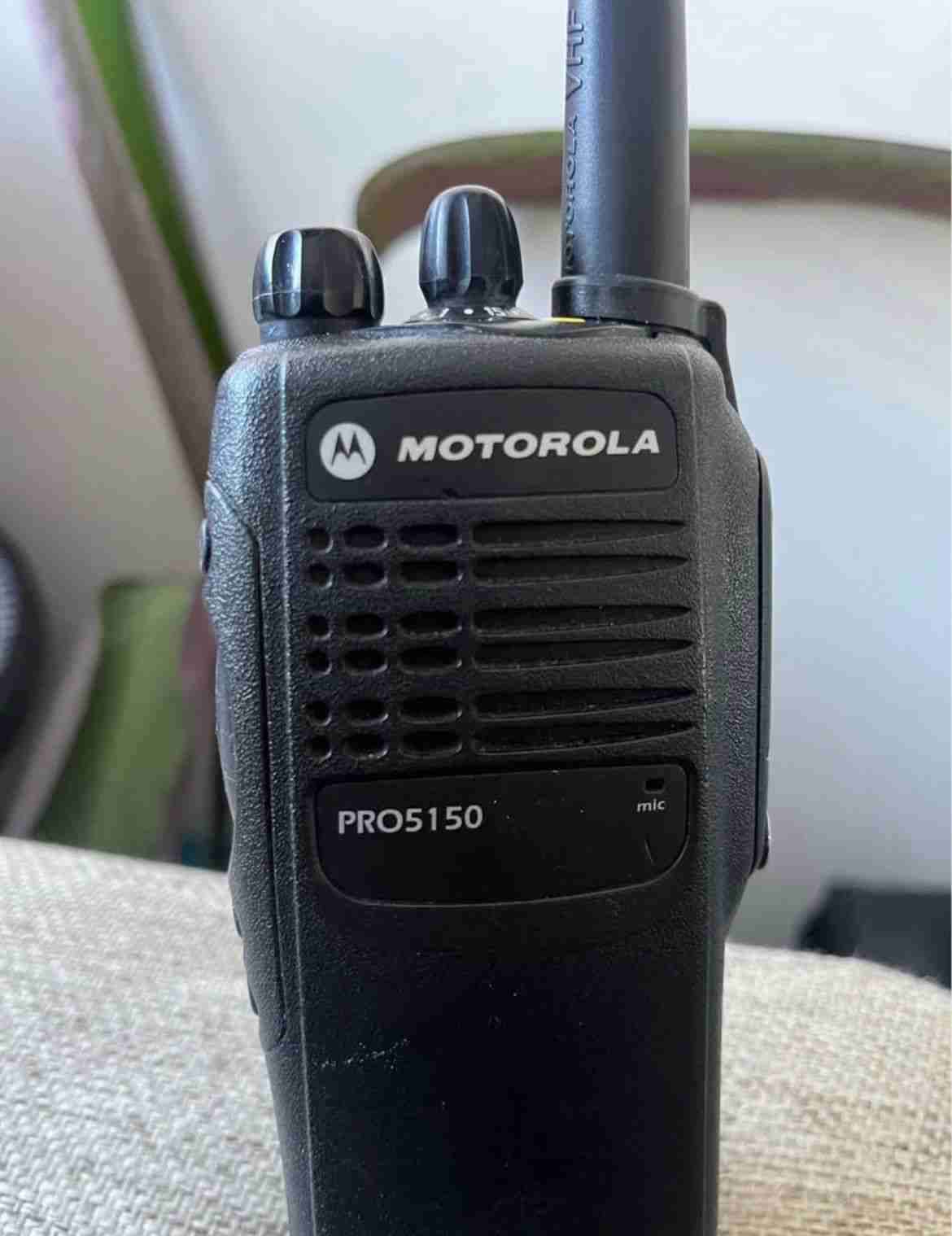 Radio Motorola PRO5150 con base - miniatura 3