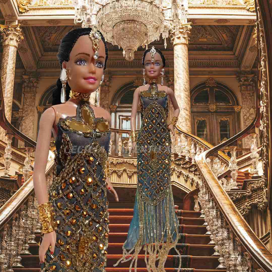 Muñeca de colección vestida elegante - miniatura 1